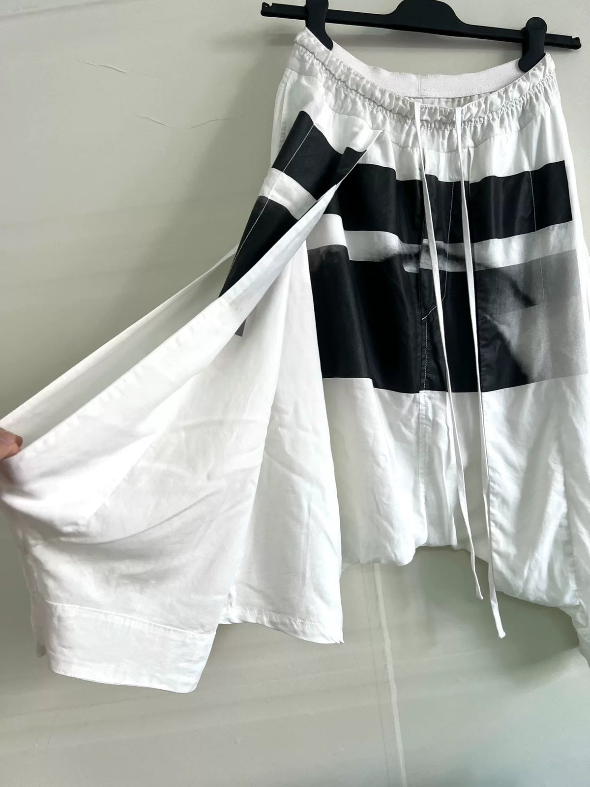 Julius_7 Double-Layer Structure Inkjet Printed Cropped Pants