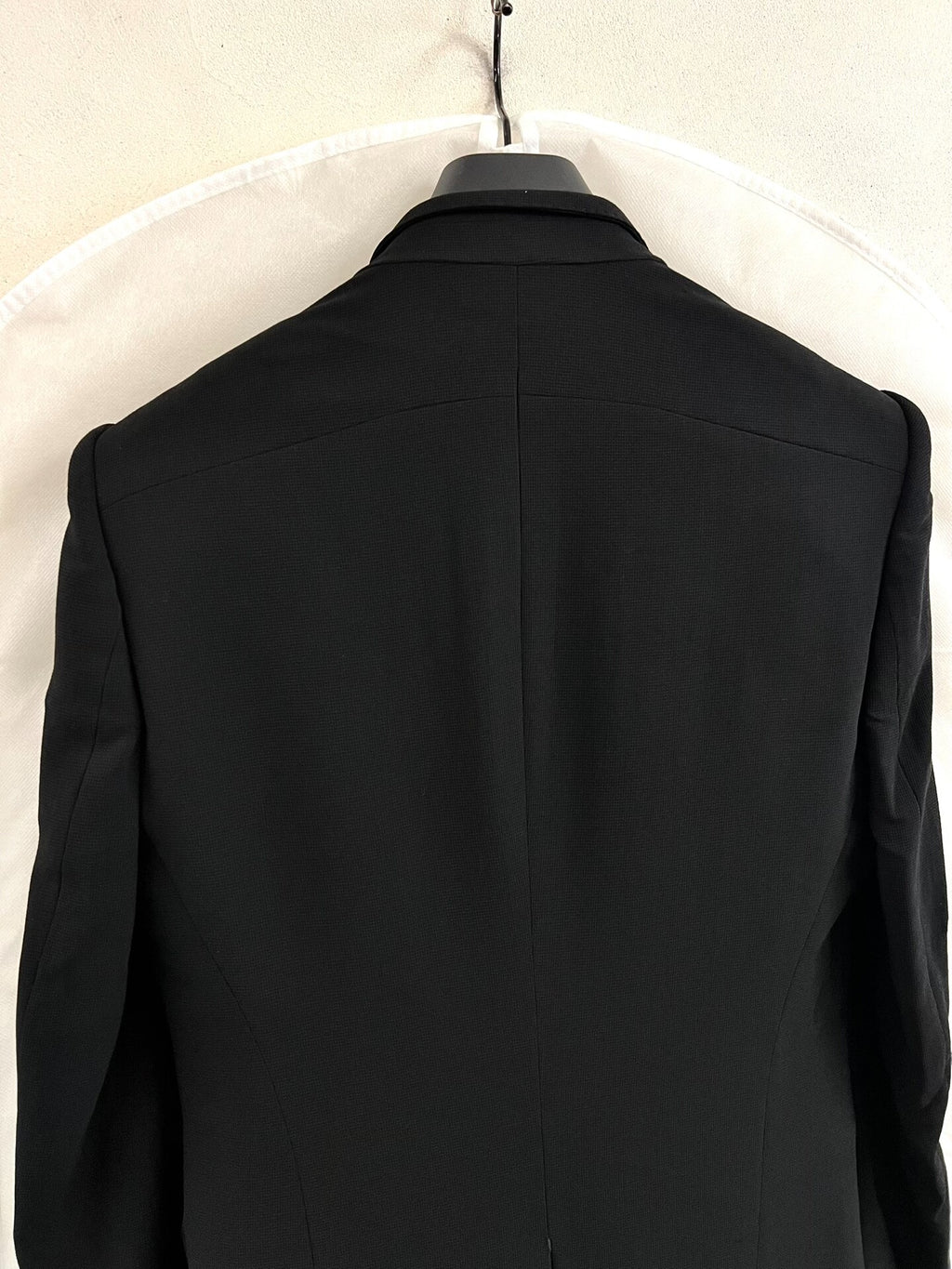 Julius_7 Padded Shoulder Suit Jacket Black Notch Lapel Suit
