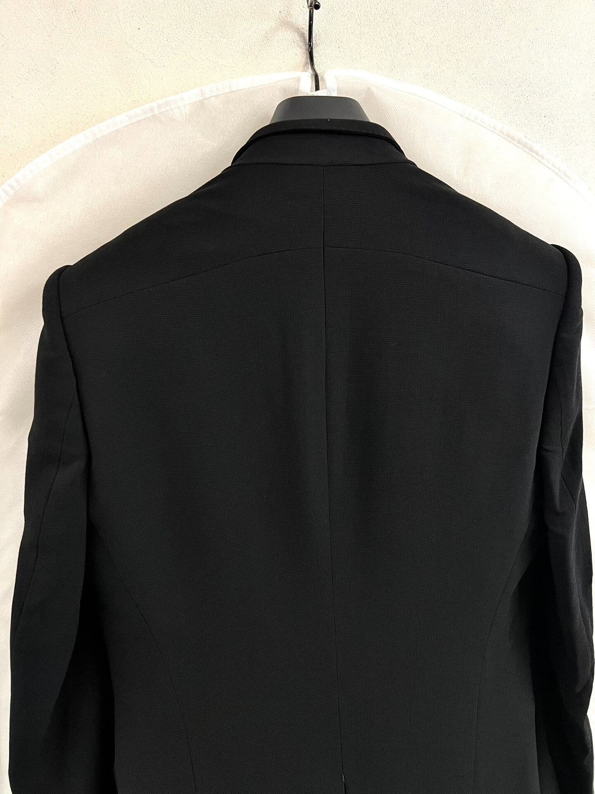 Julius_7 Padded Shoulder Suit Jacket Black Notch Lapel Suit