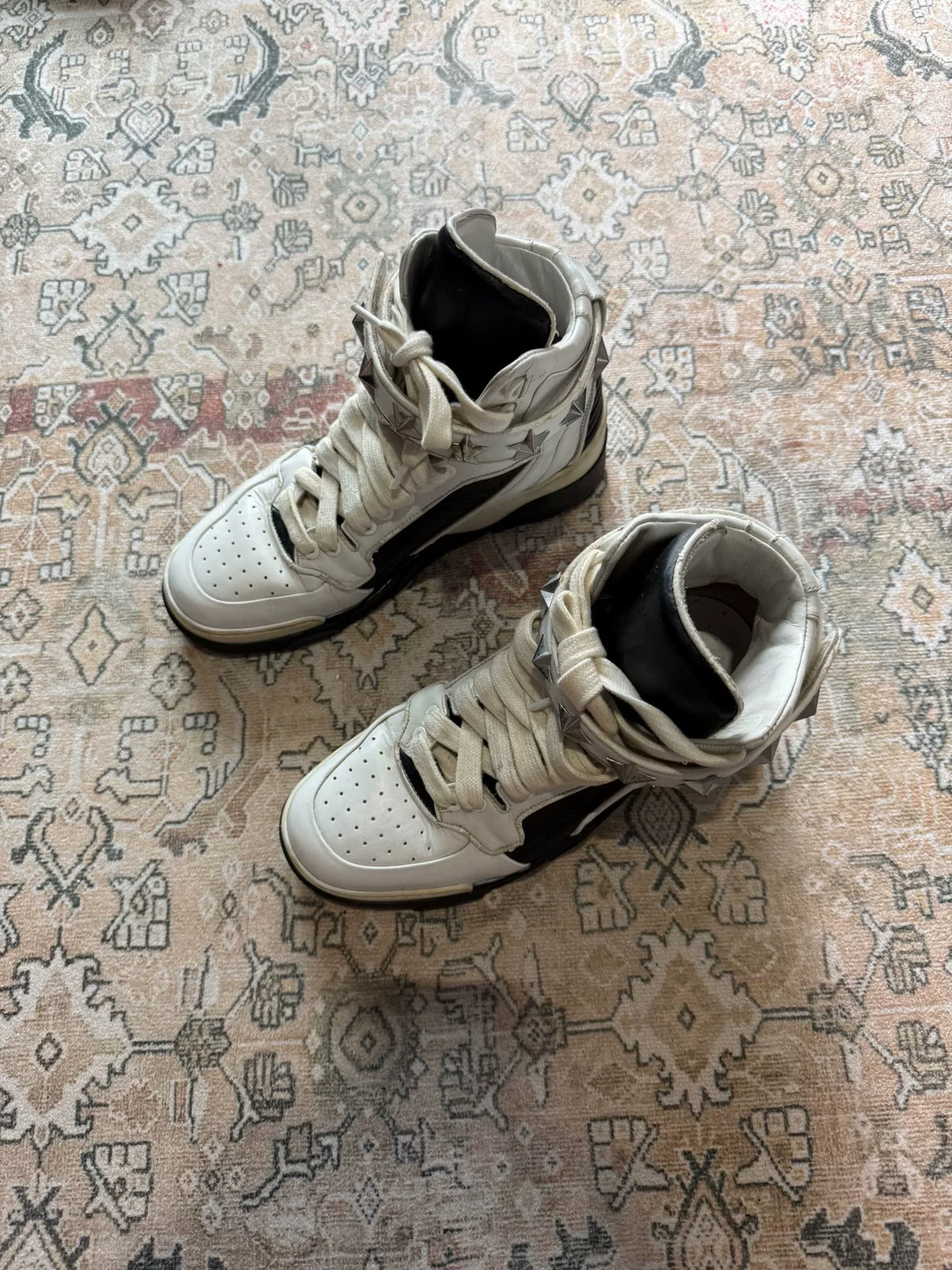 Givenchy Tyson Star High-Top Sneakers