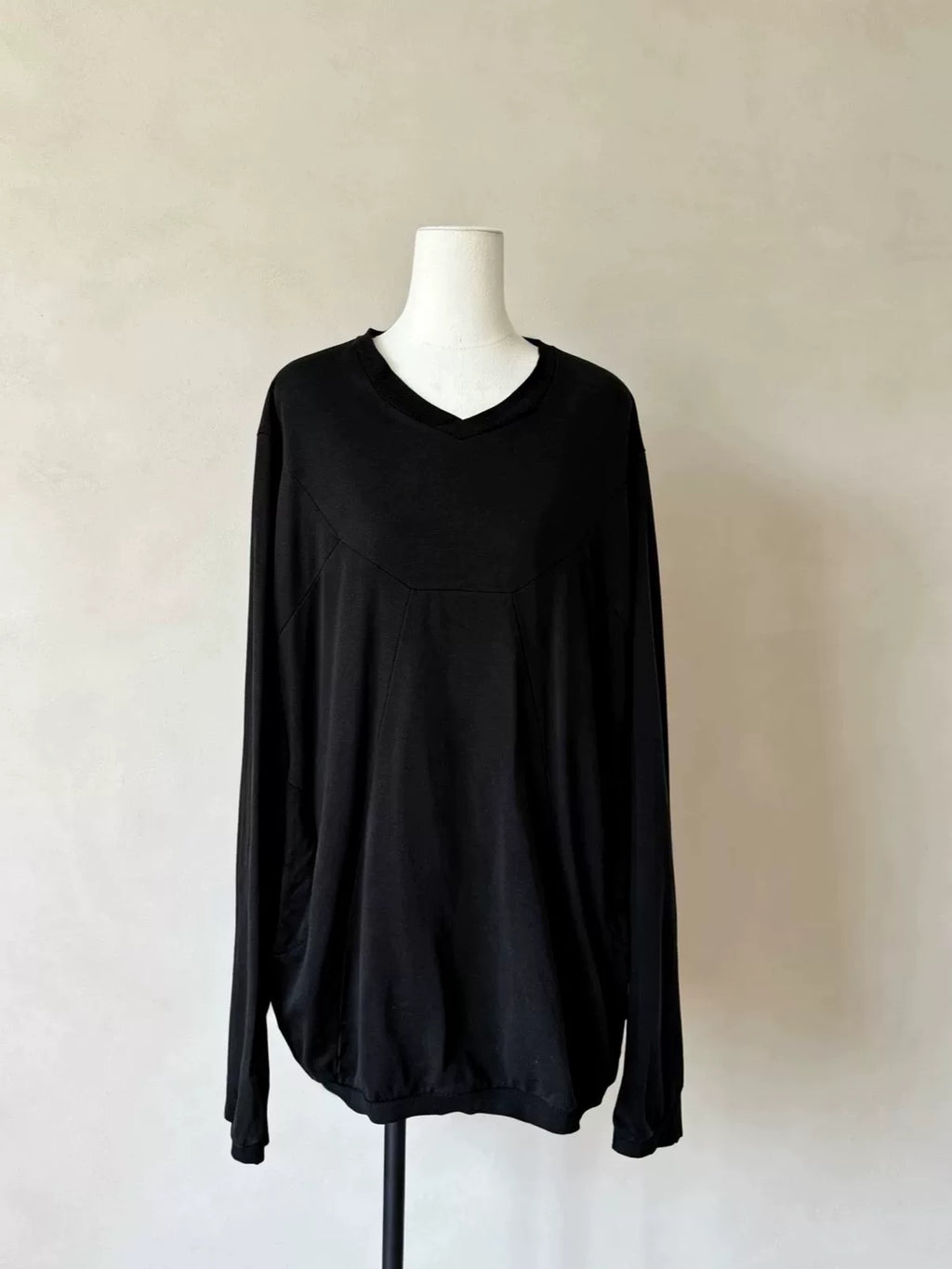 Julius 14SS Split-Collar Long Sleeve Top