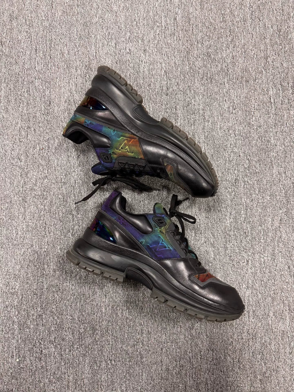 Louis Vuitton RUN AWAY Heat-Sensitive Sneakers