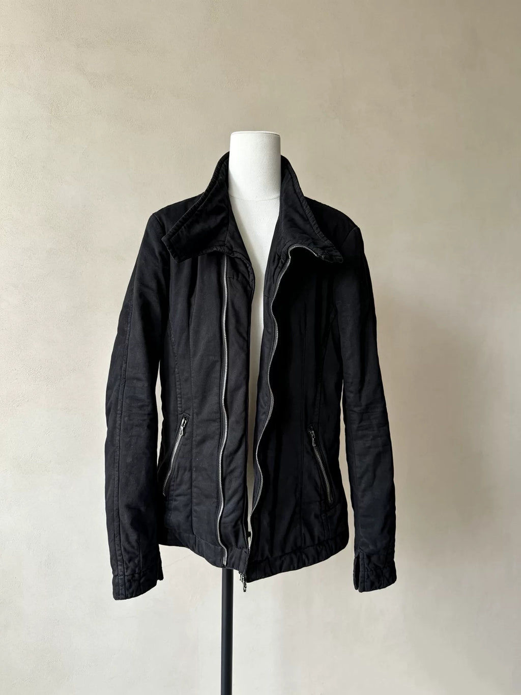 Julius AW11 Stand-Collar Diagonal Zip Quilted Cotton Jacket