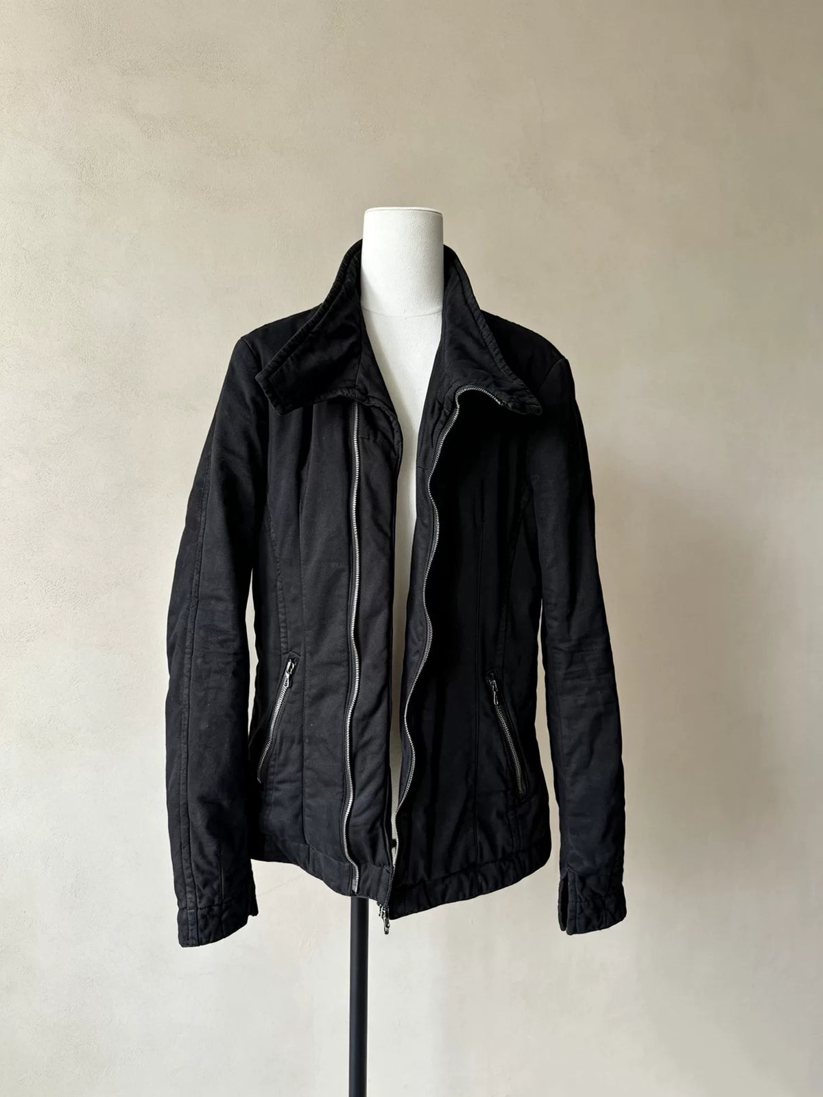 Julius AW11 Stand-Collar Diagonal Zip Quilted Cotton Jacket