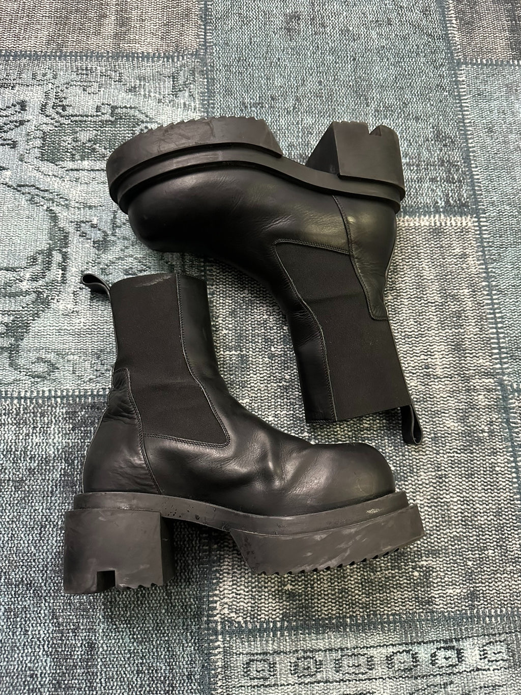 Rick Owens Bogun Classic Thick-Heel Chelsea Boots