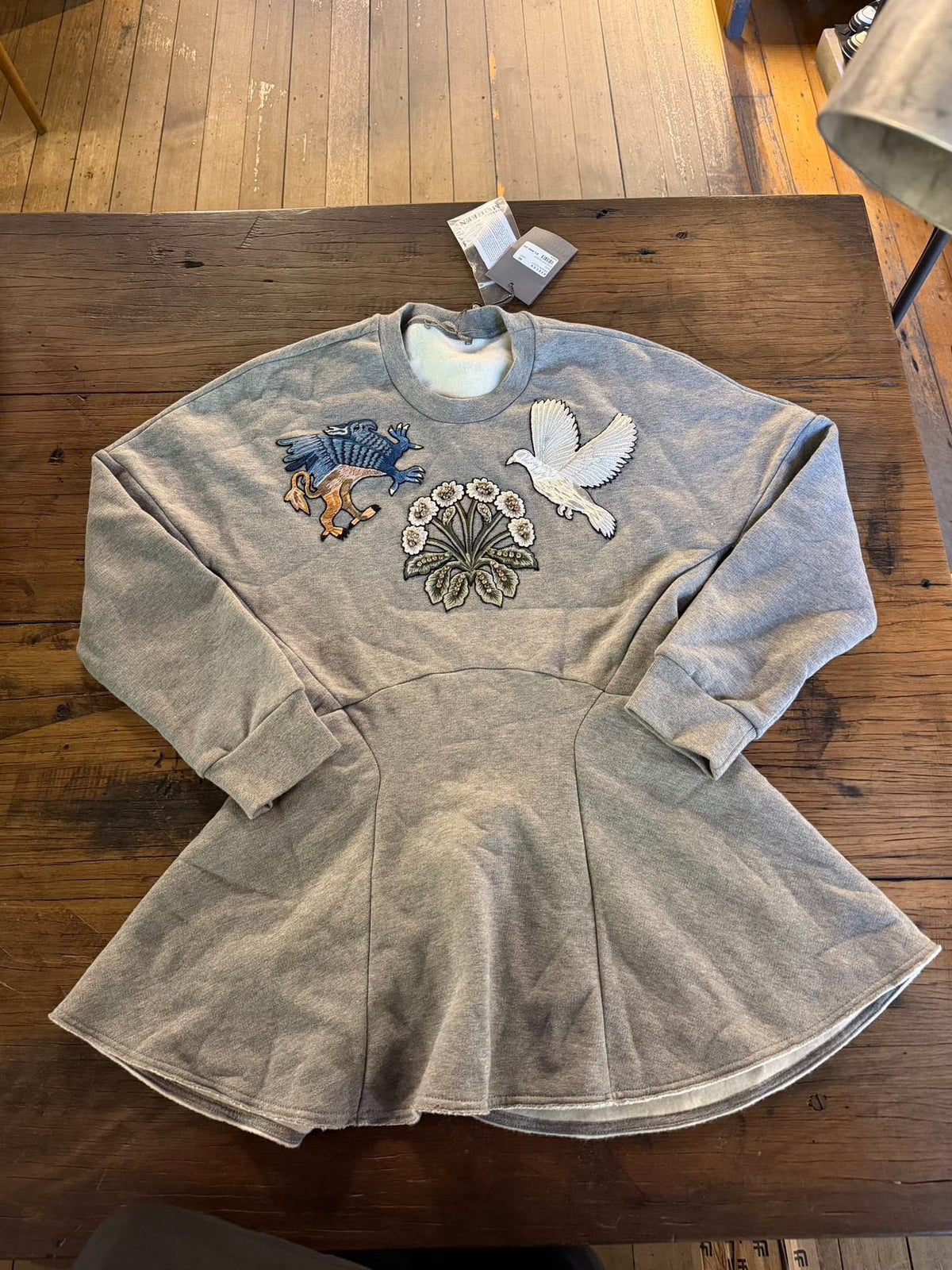 Alexander McQueen FW17 Grey Medieval Qilin Floral Bird Embroidered Silhouette Hem Sweatshirt