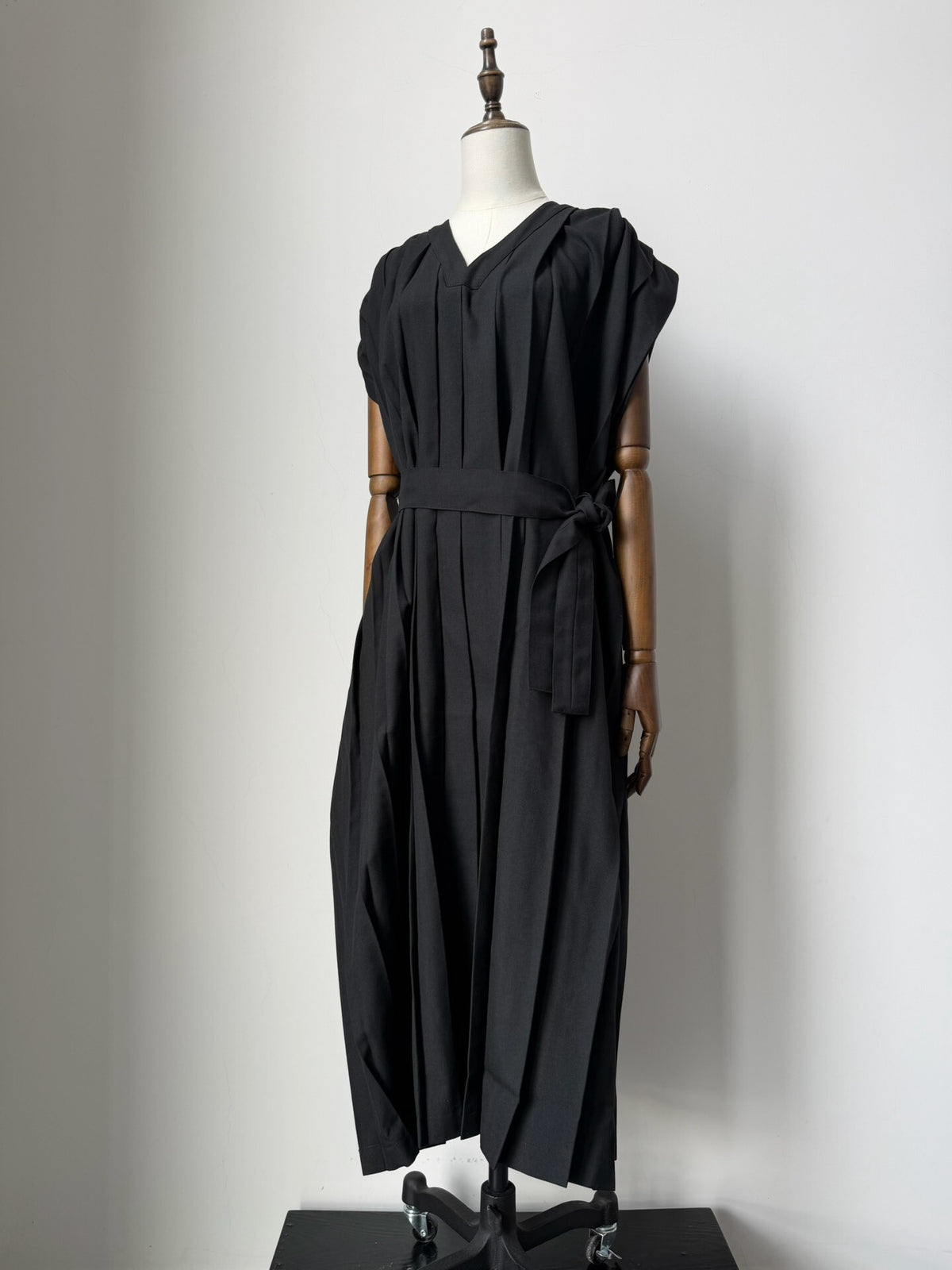 Comme Des Garcons Rei Kawakubo 1985 Paris collection runway-style pleated long robe dress