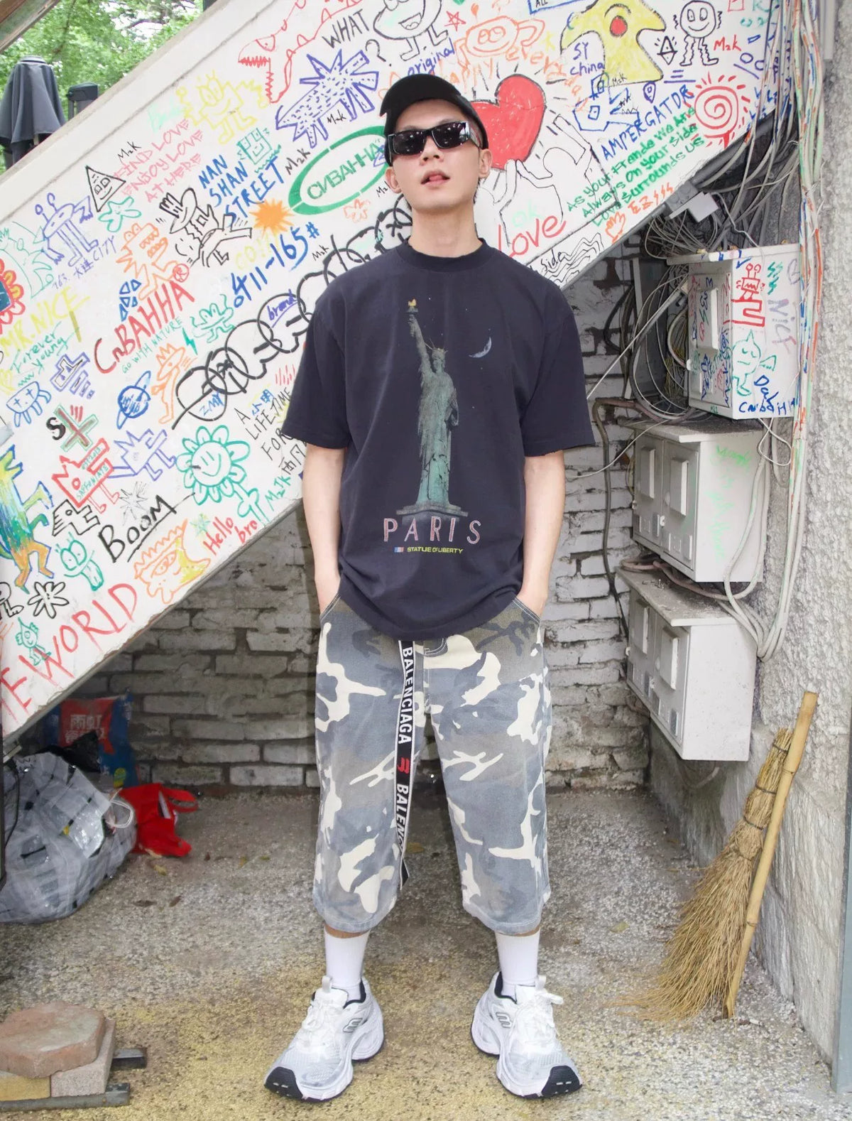 Balenciaga Statue of Liberty Print Distressed Short-Sleeve T-Shirt