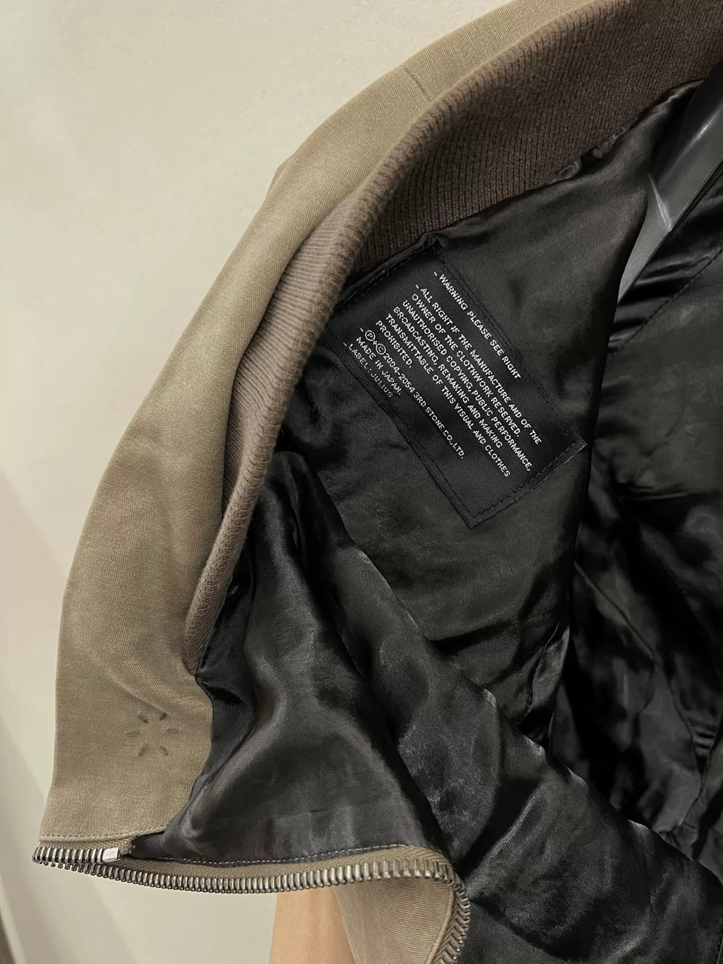 Julius_7 Short Cropped Asymmetric Cape Jacket