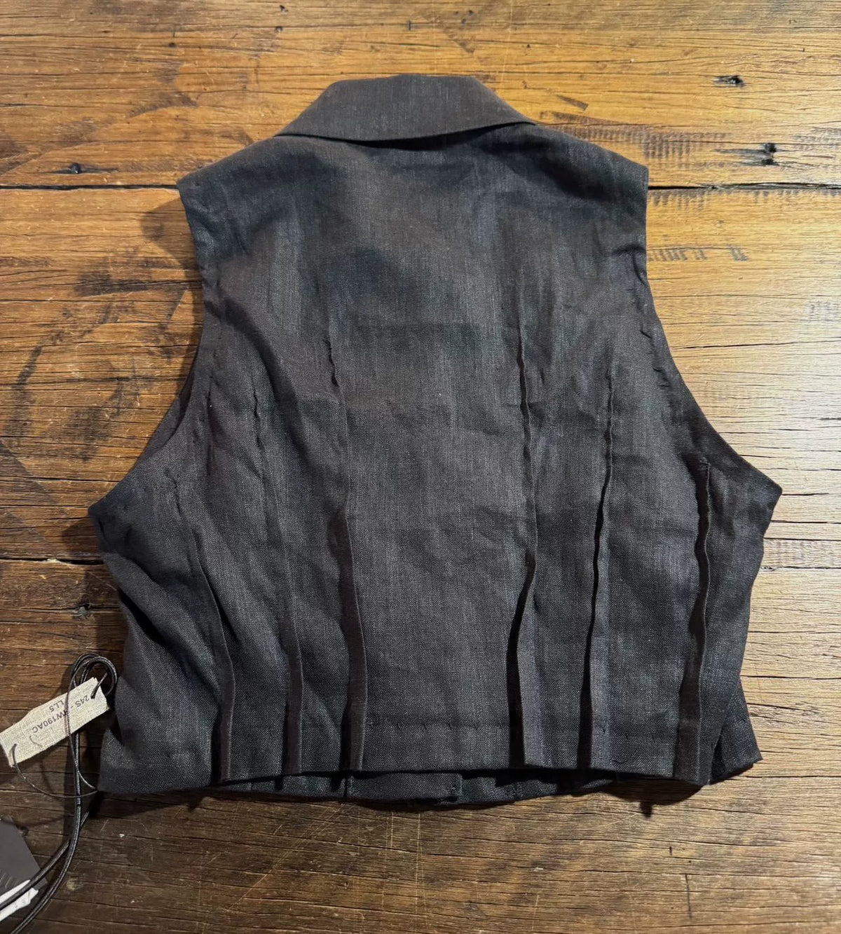 M.A+ SS24 Black Sleeveless Pleated Cropped Linen Shirt