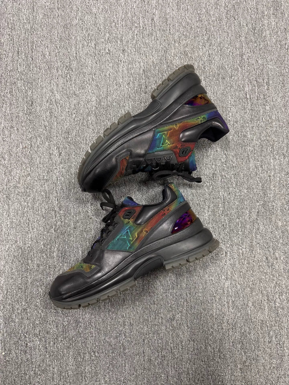 Louis Vuitton RUN AWAY Heat-Sensitive Sneakers
