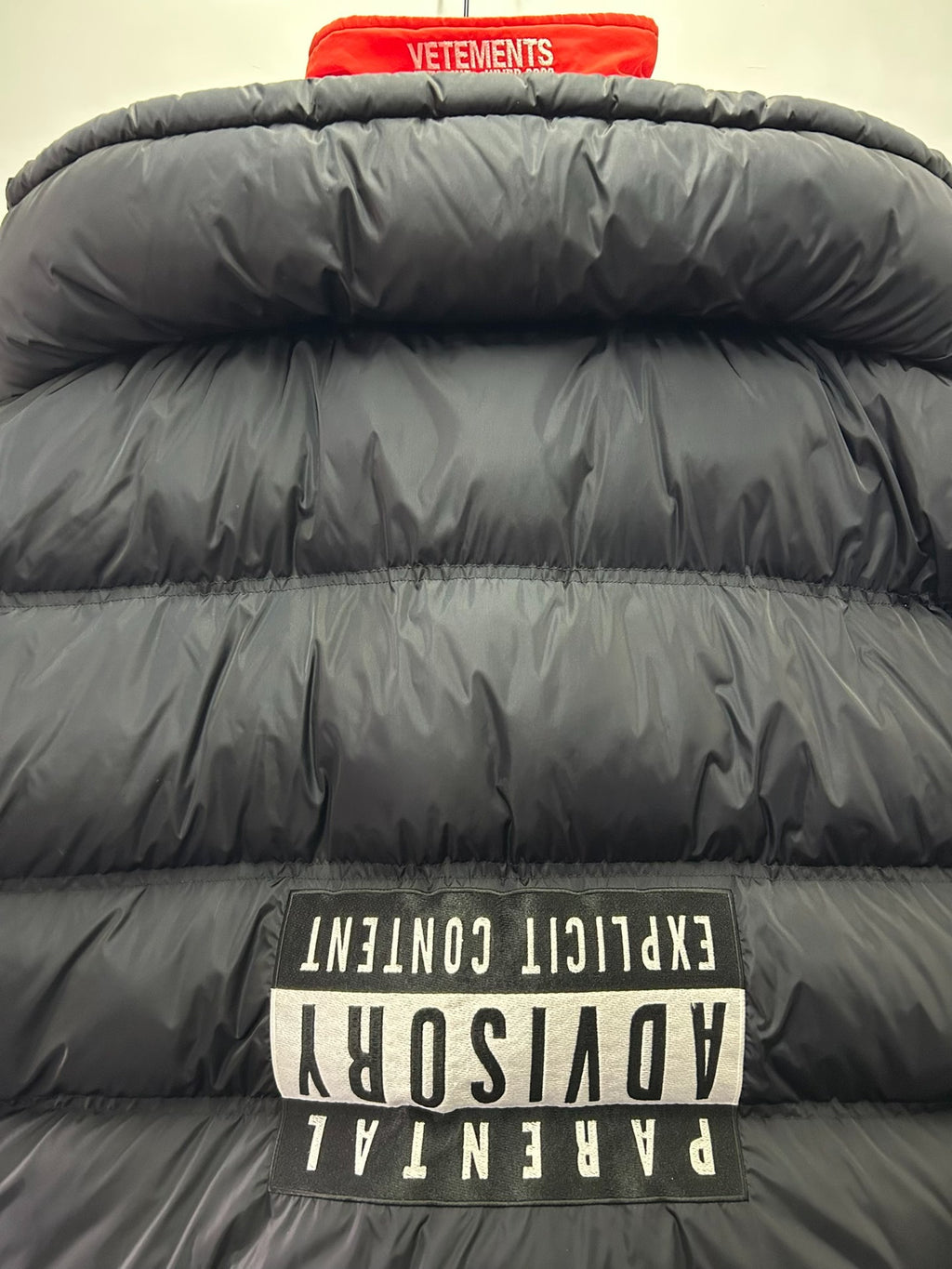 Vetements 19AW Inverted Dirty Label Wide-Shoulder Down Puffer Jacket Bomber