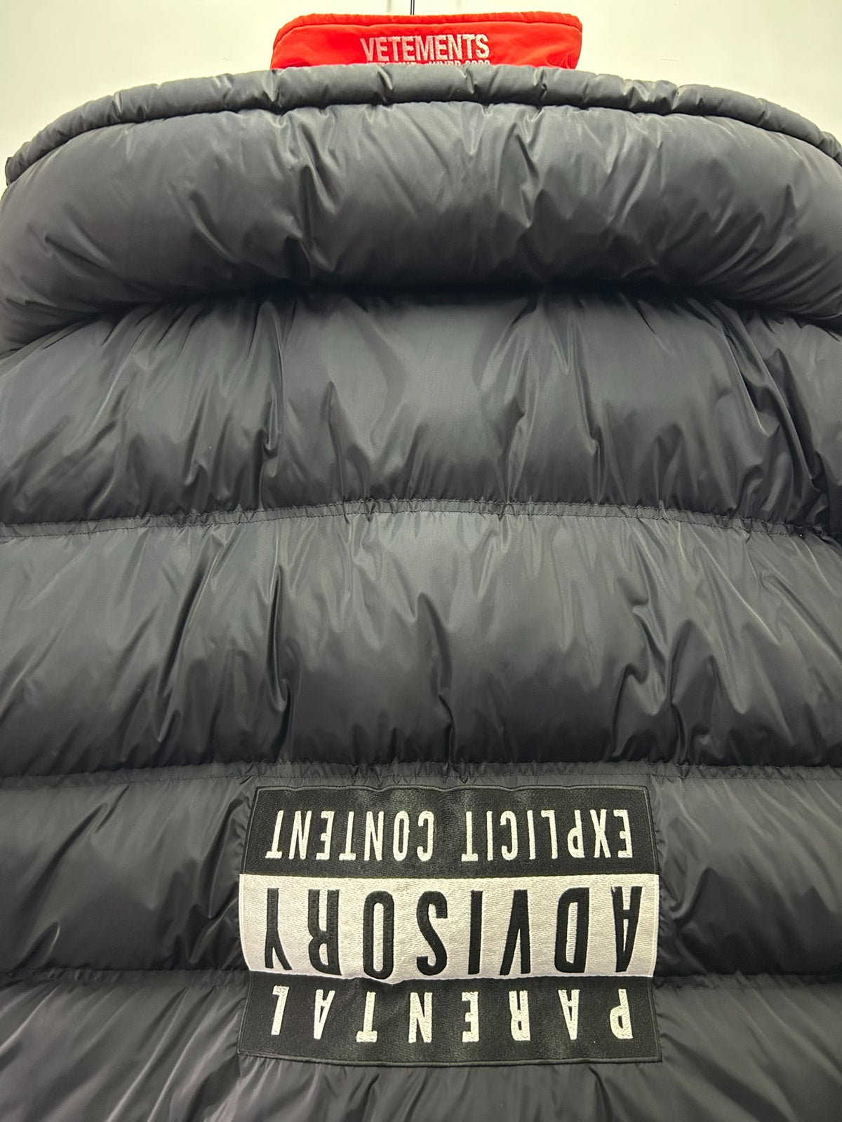 Vetements 19AW Inverted Dirty Label Wide-Shoulder Down Puffer Jacket Bomber