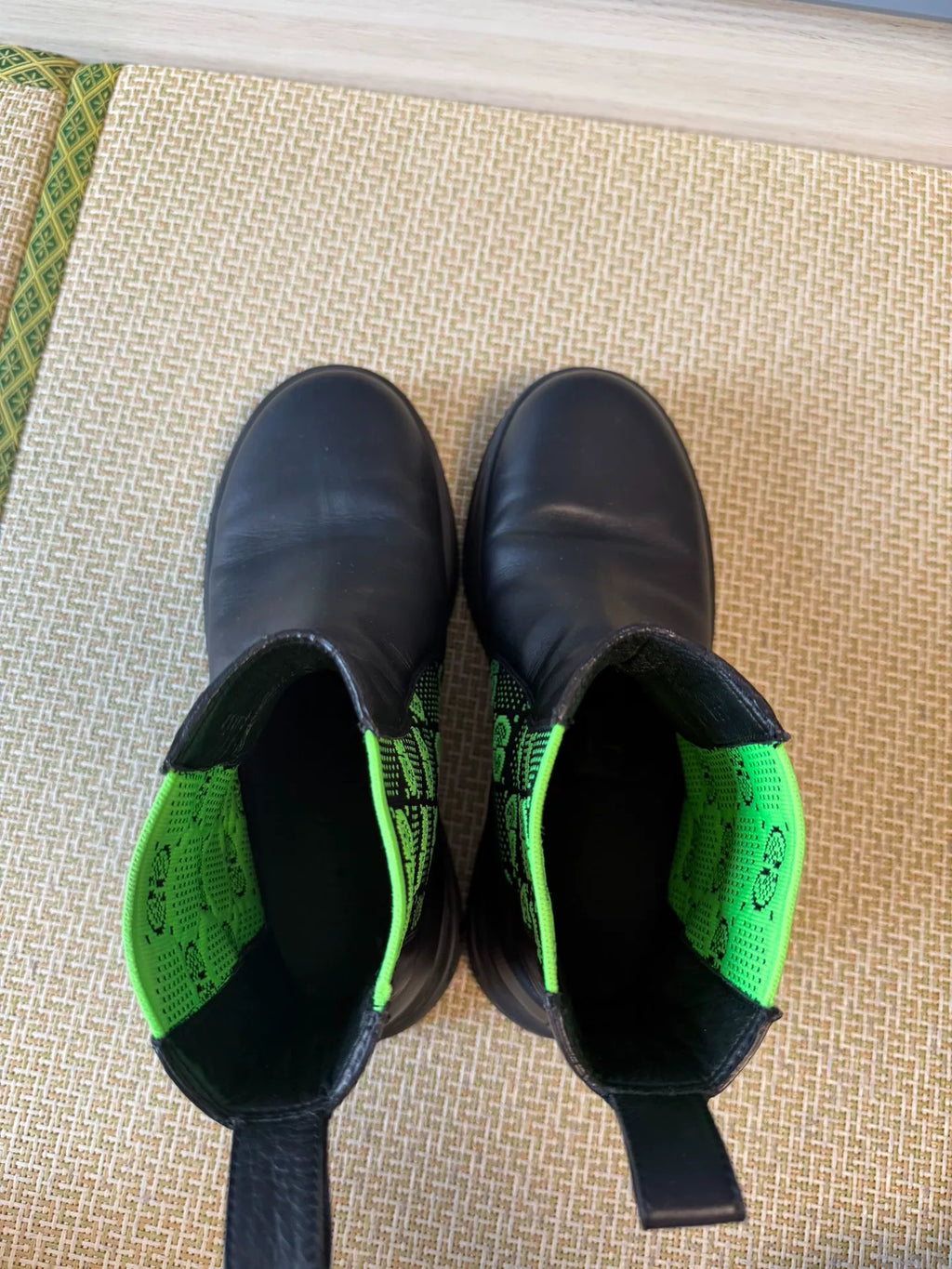 Gucci Black Green Logo Chelsea Boots