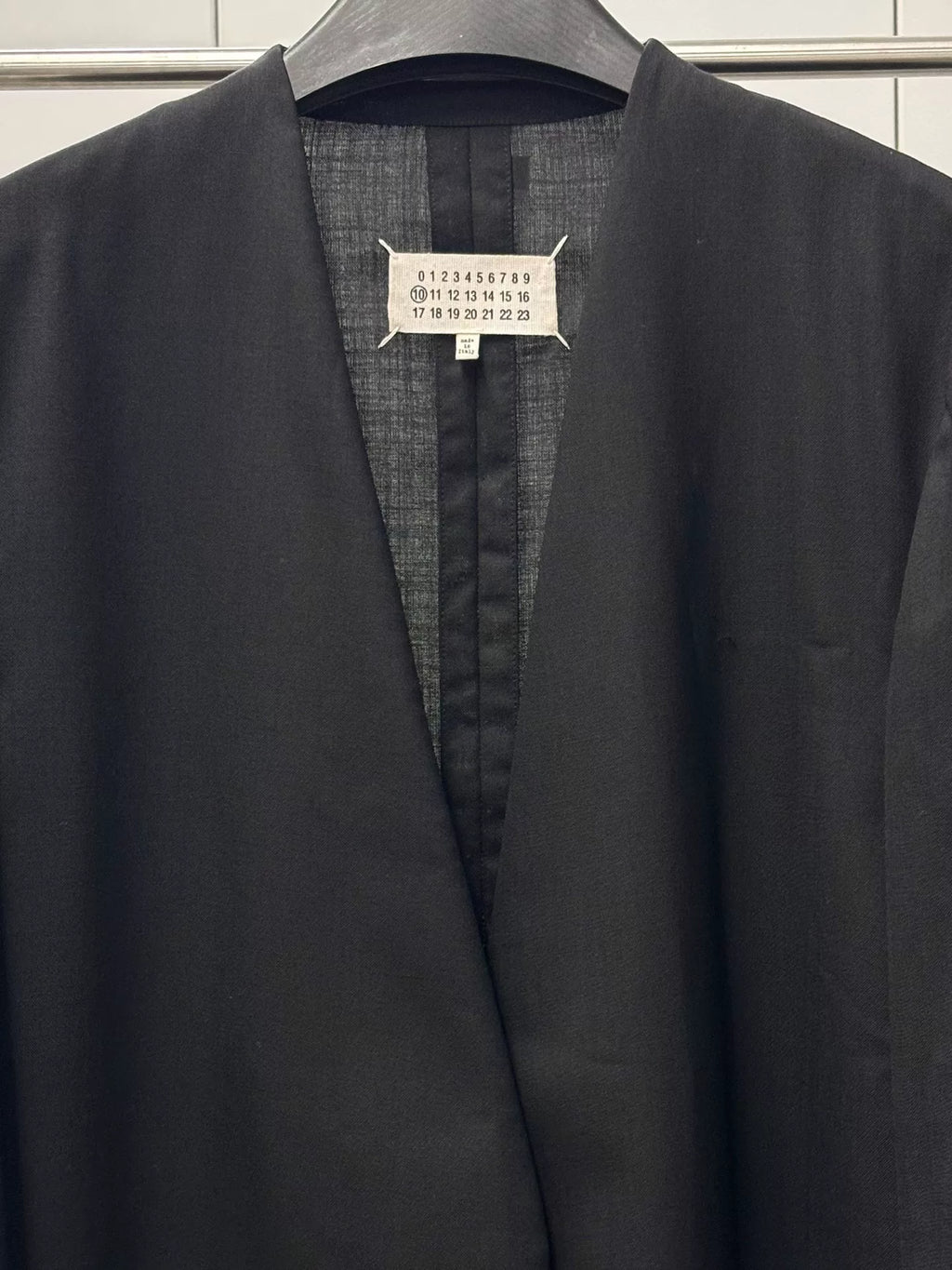 Maison Margiela｜SS2018 Collarless Suit