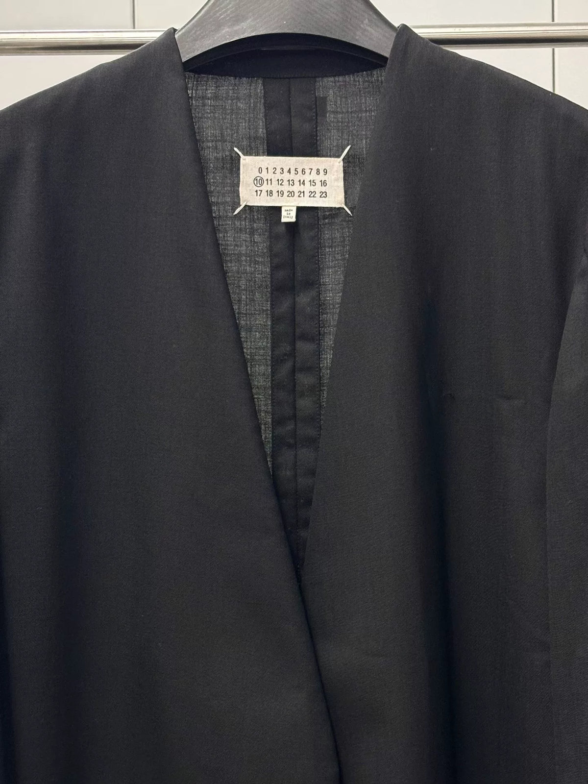 Maison Margiela｜SS2018 Collarless Suit