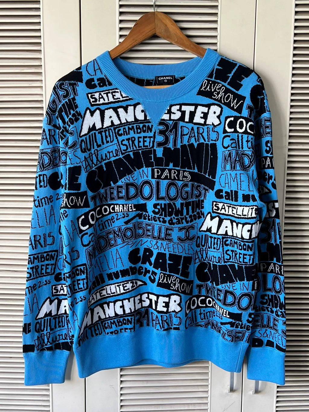 Chanel 24A Métiers d'Art Blue Letter Graffiti Knit Sweatshirt