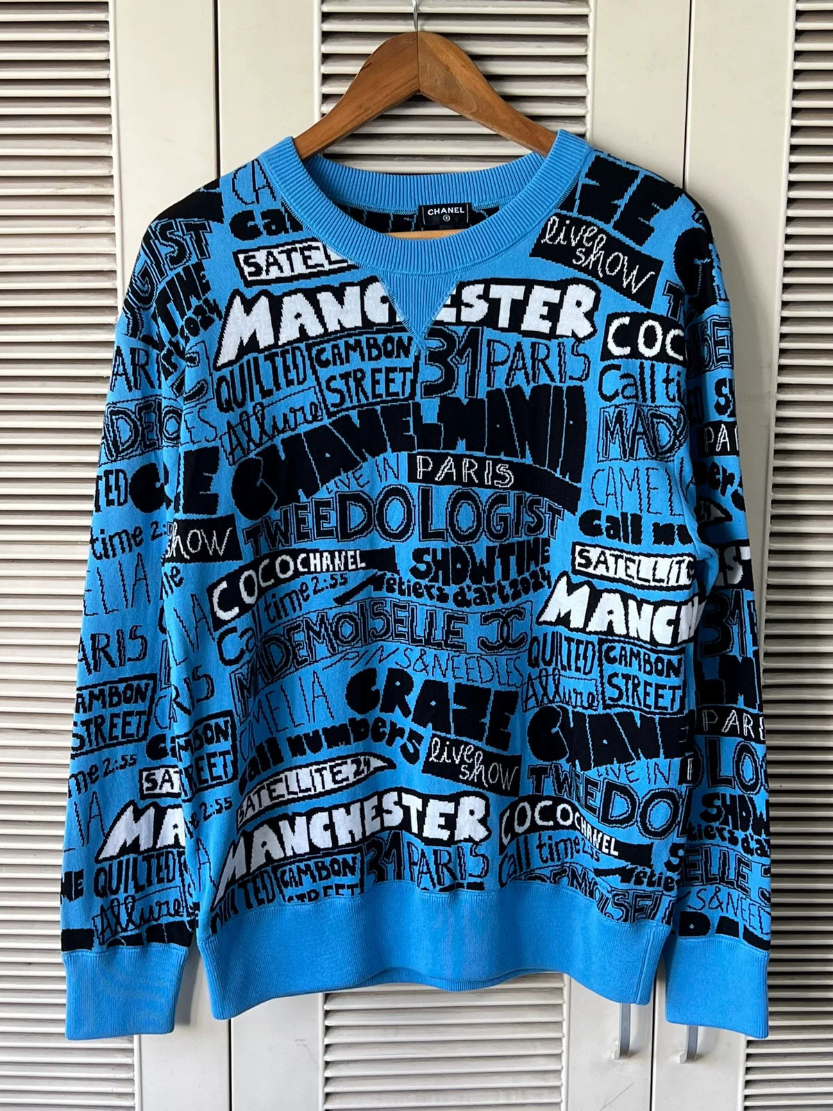 Chanel 24A Métiers d'Art Blue Letter Graffiti Knit Sweatshirt
