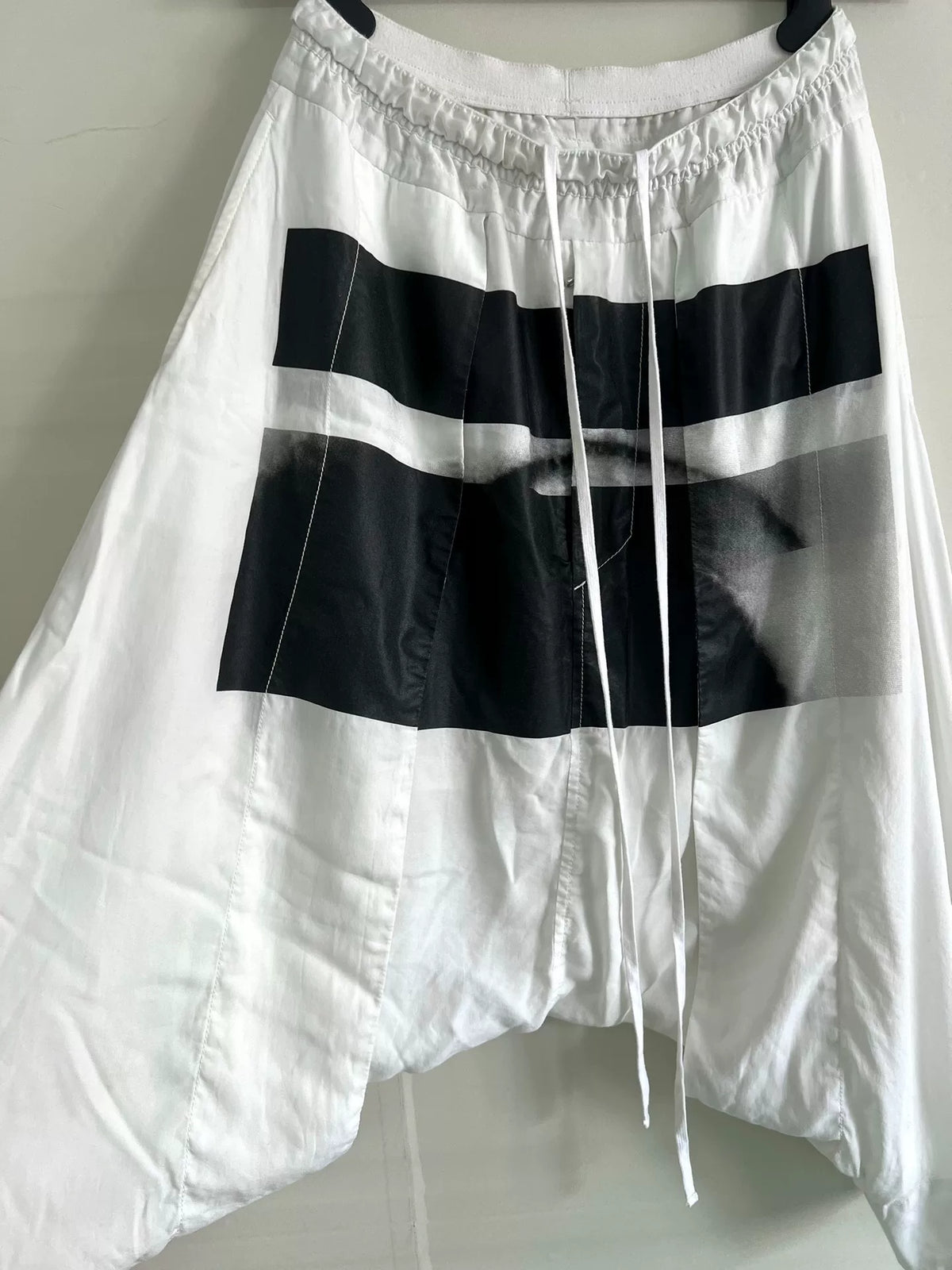 Julius_7 Double-Layer Structure Inkjet Printed Cropped Pants