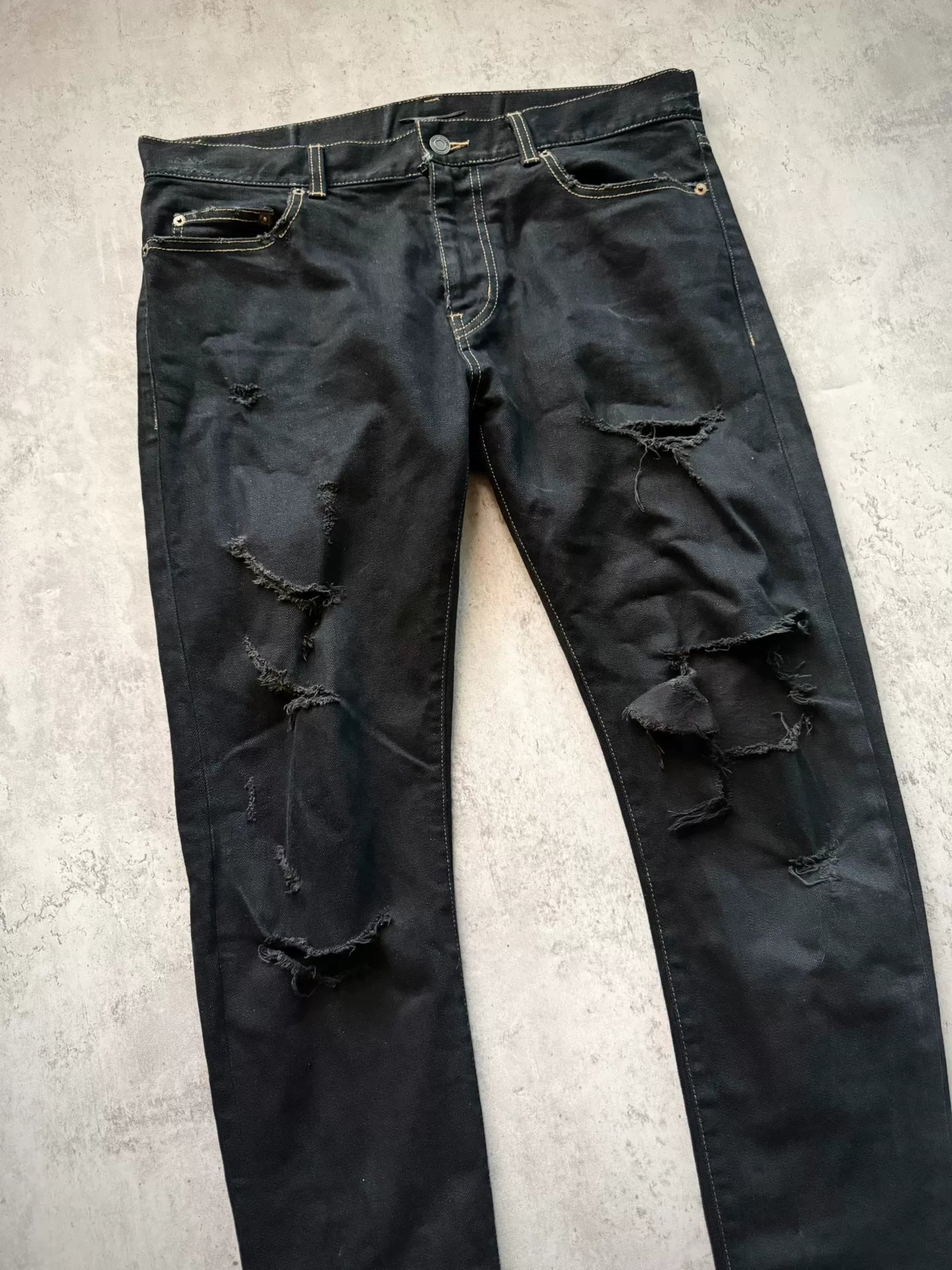 Saint Laurent Paris 16AW D02 Black Distressed Denim Jeans by Hedi Slimane