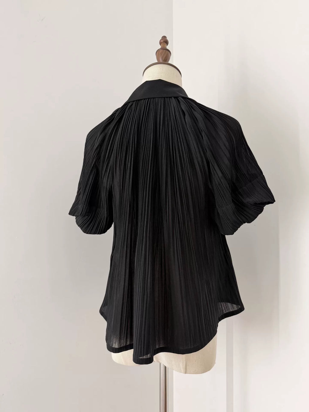Comme Des Garcons Pleated Round Collar Shirt - Devines