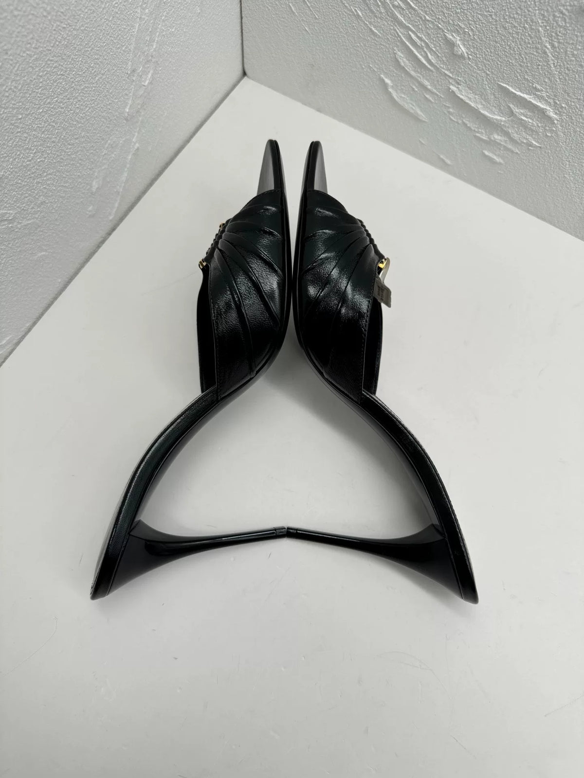 Saint Laurent 2026 Black Gold Logo Pointed-Toe Heels