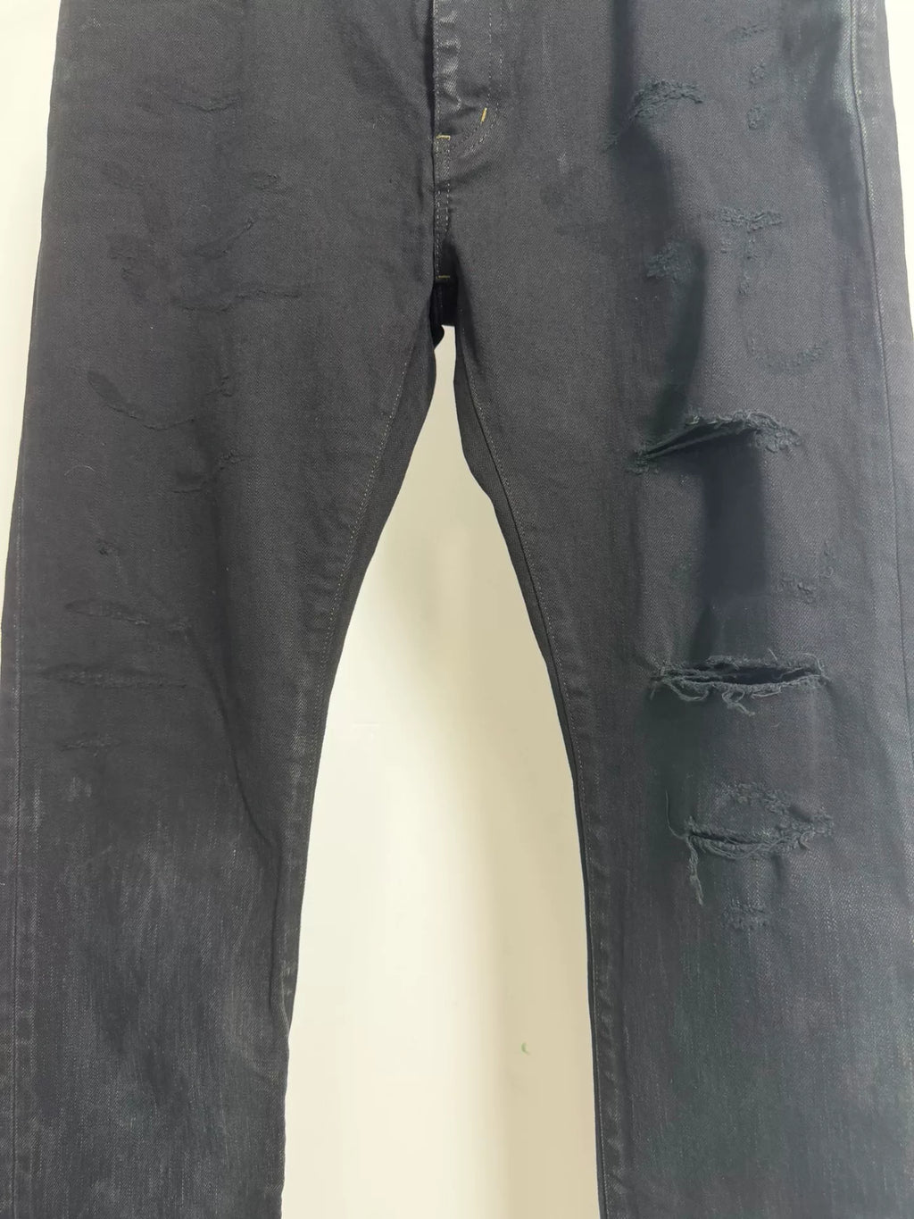 Saint Laurent Slp16fwd02 Black Distressed Jeans