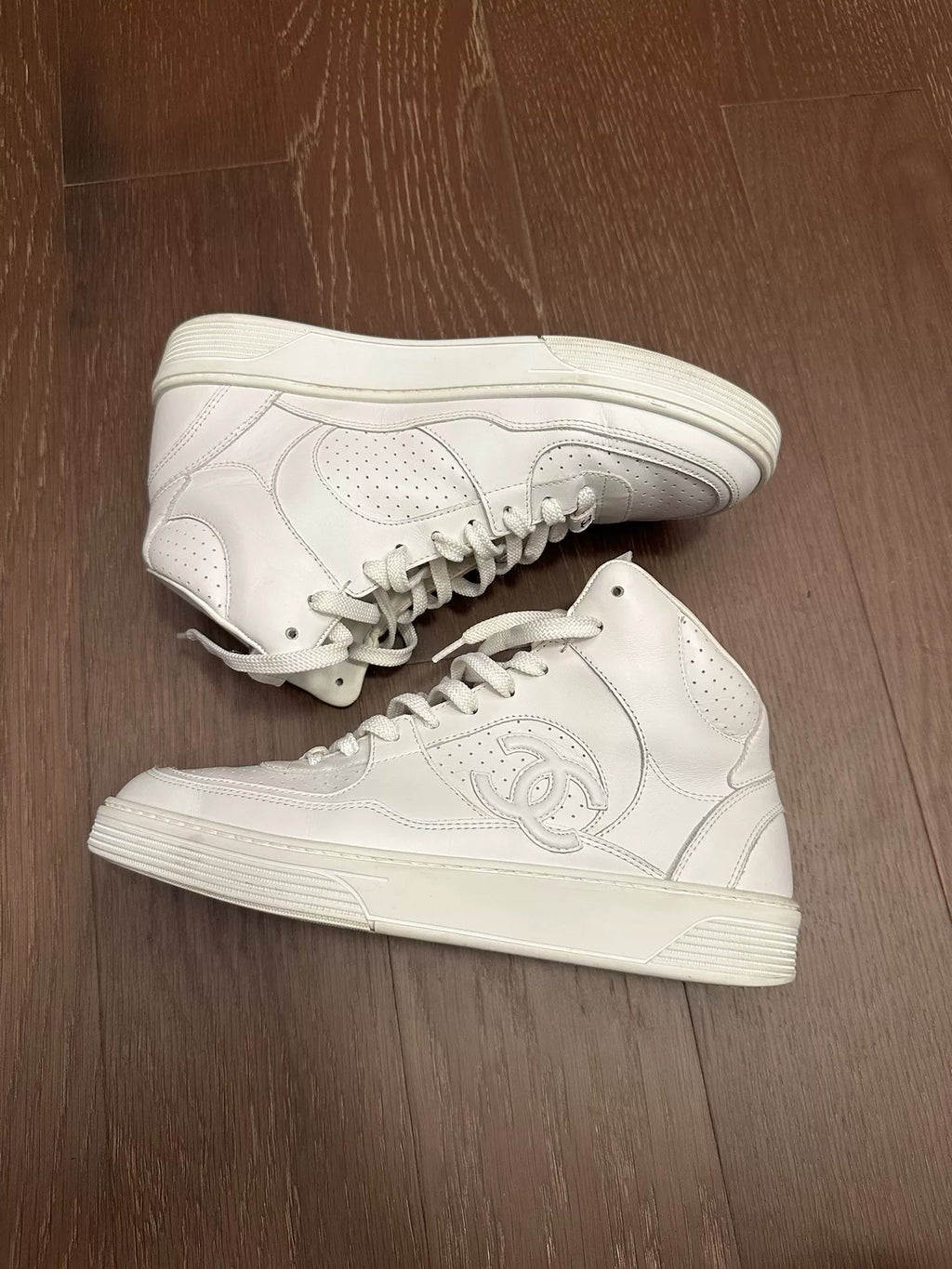 Chanel mid-top Sneakers