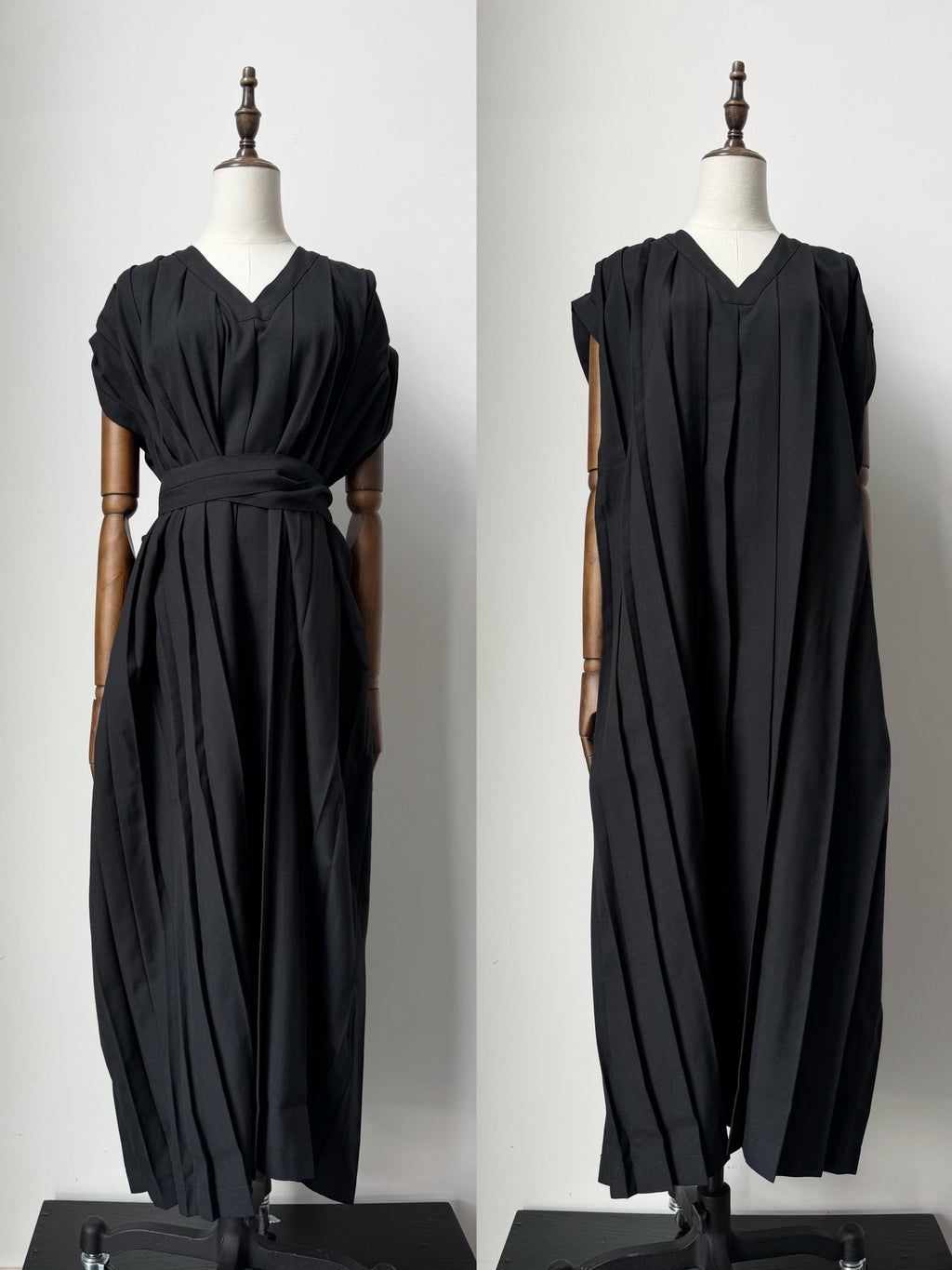 Comme Des Garcons Rei Kawakubo 1985 Paris collection runway-style pleated long robe dress