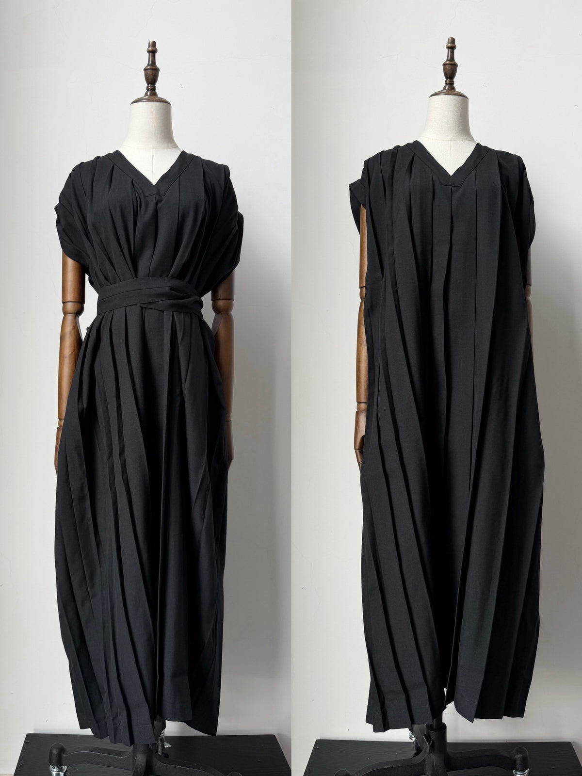 Comme Des Garcons Rei Kawakubo 1985 Paris collection runway-style pleated long robe dress