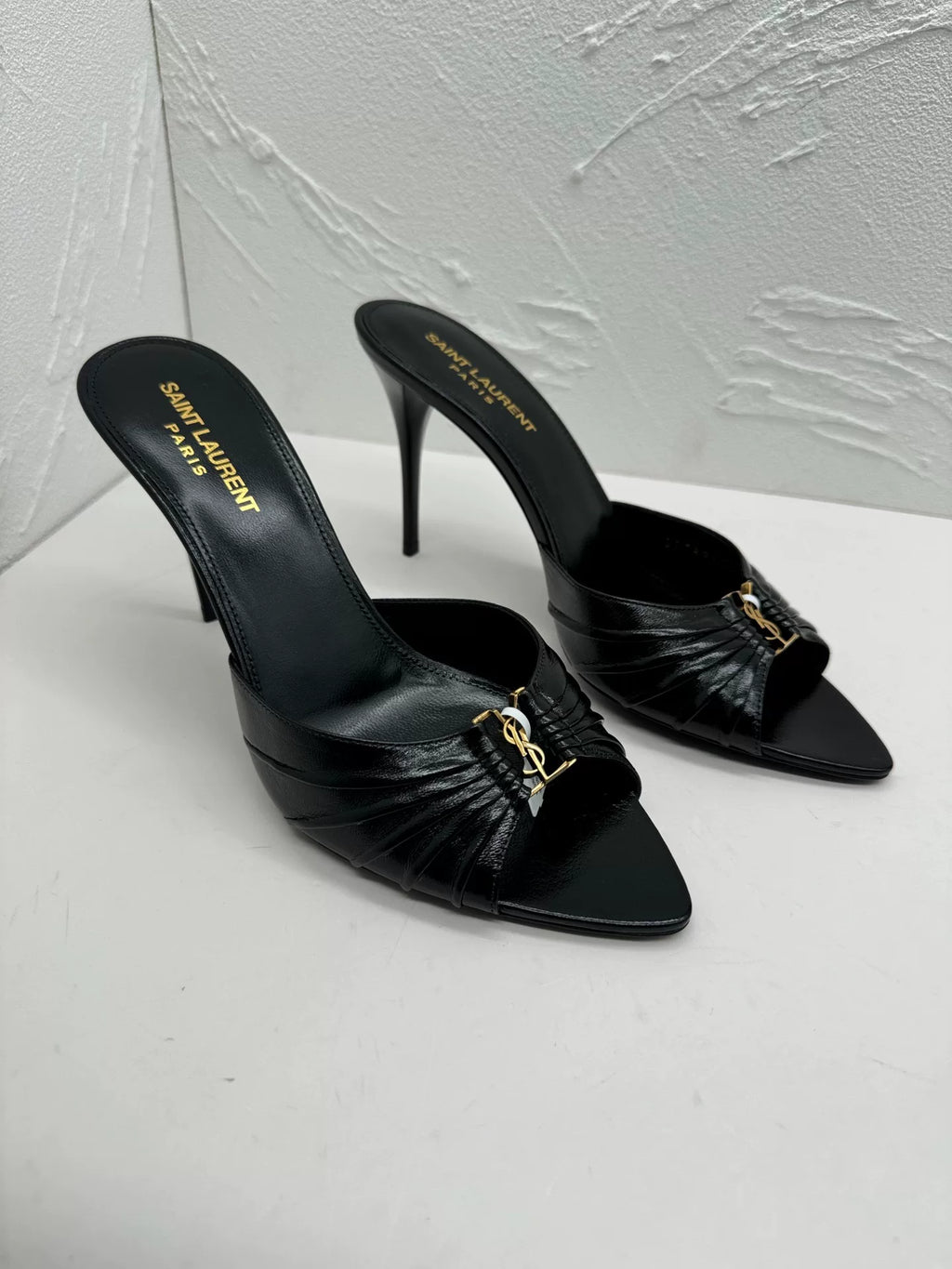 Saint Laurent 2026 Black Gold Logo Pointed-Toe Heels