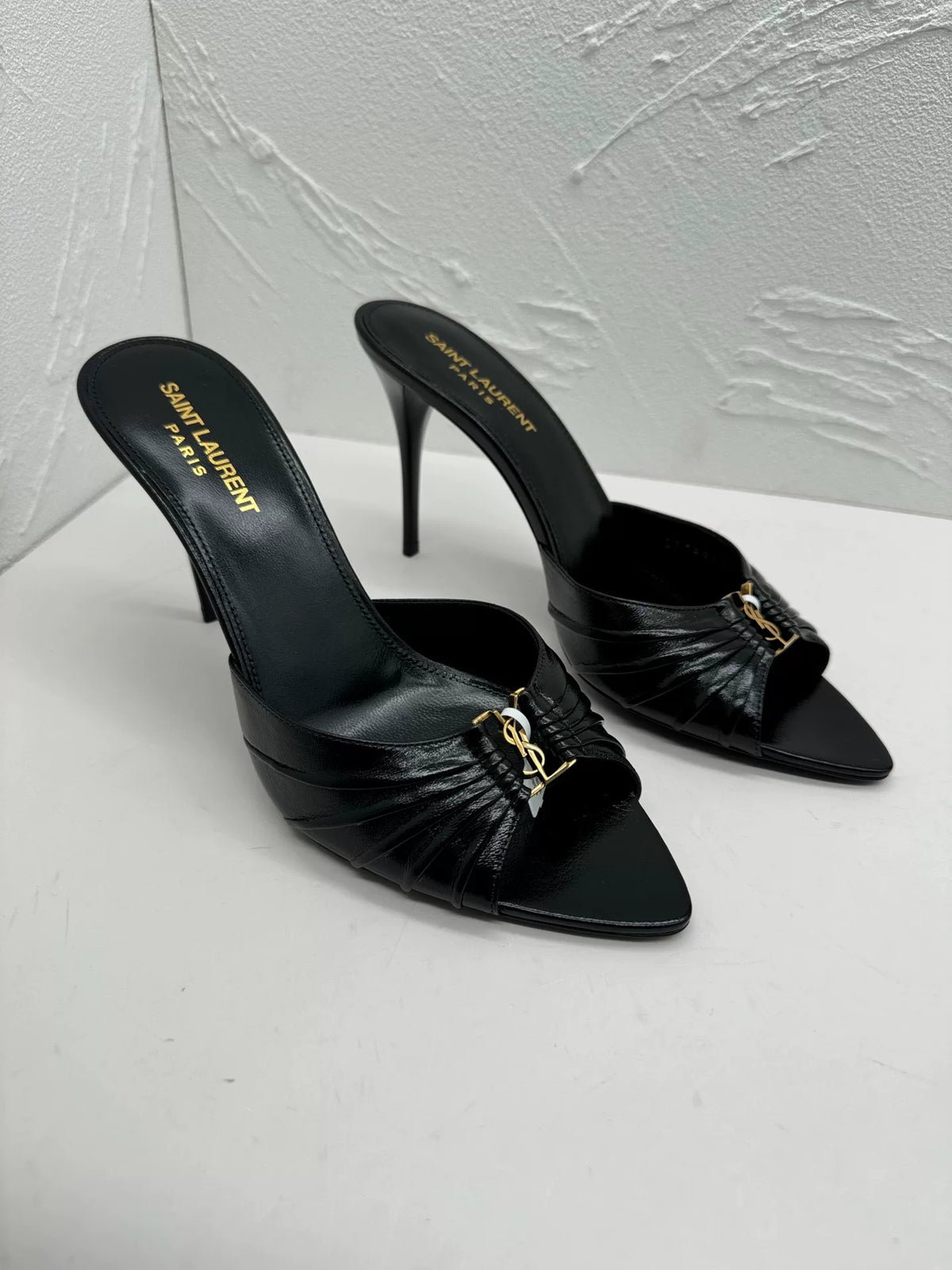 Saint Laurent 2026 Black Gold Logo Pointed-Toe Heels