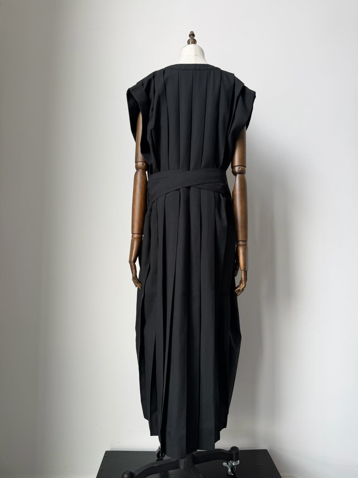Comme Des Garcons Rei Kawakubo 1985 Paris collection runway-style pleated long robe dress