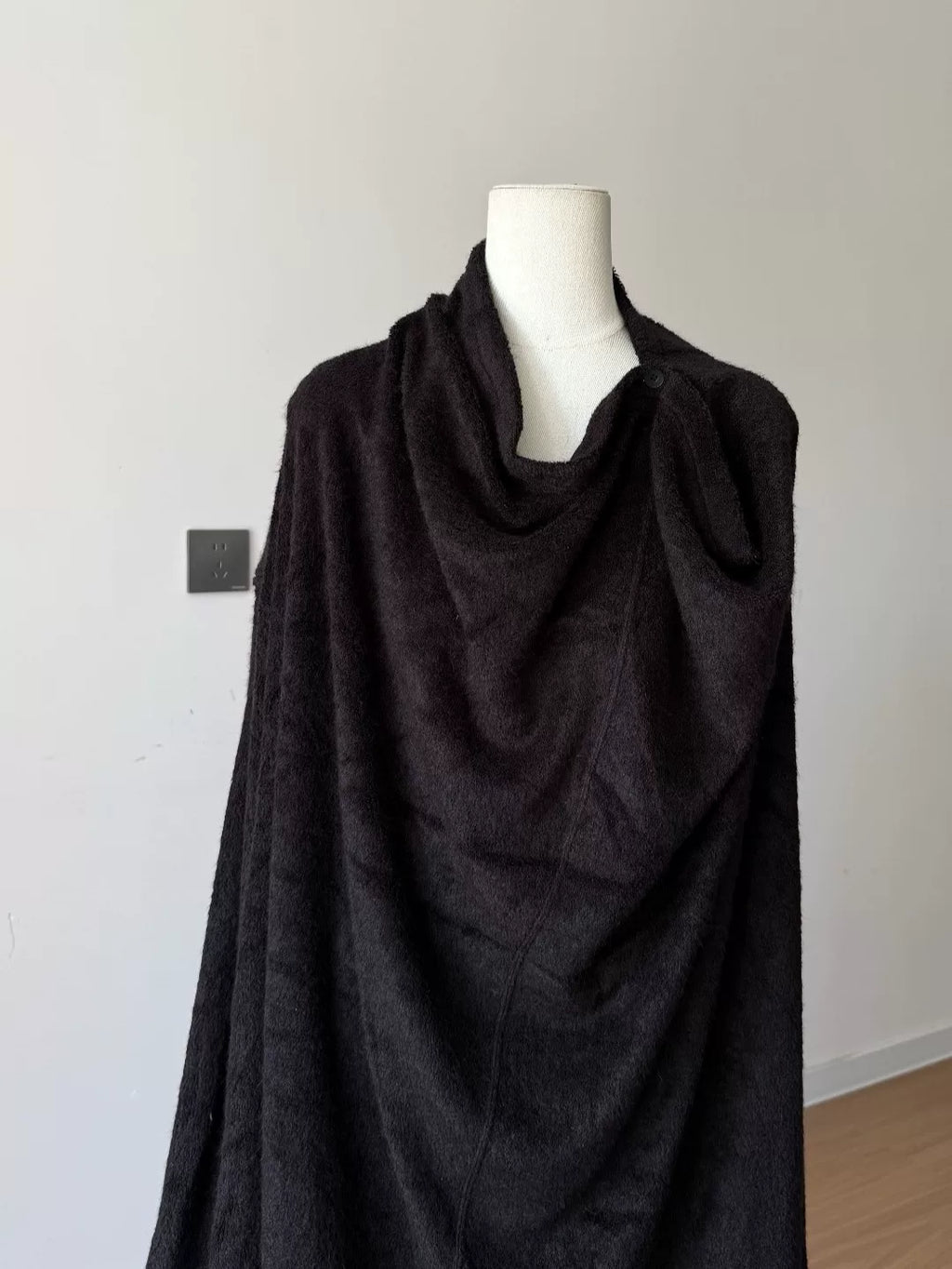 Julius 2024 Black Ruched Long Knit Coat