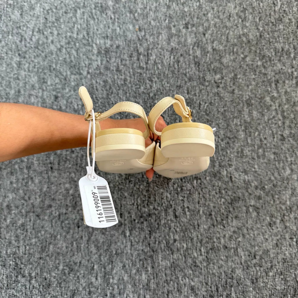 Chanel beige camellia pointed-toe shoes