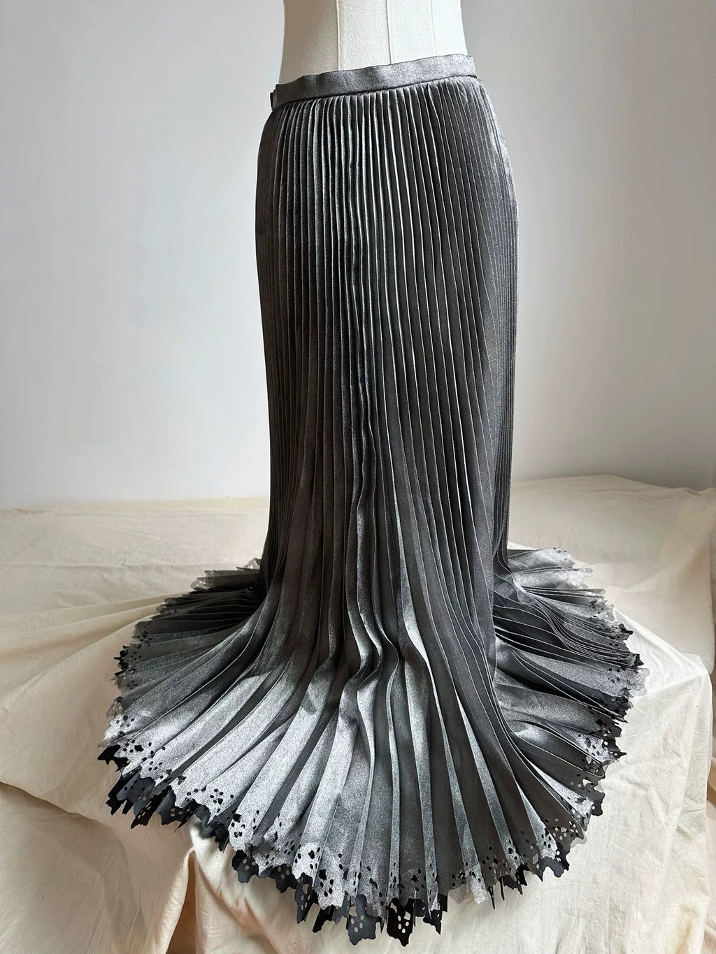 Issey Miyake mainline double-layer burnt distressed skirt