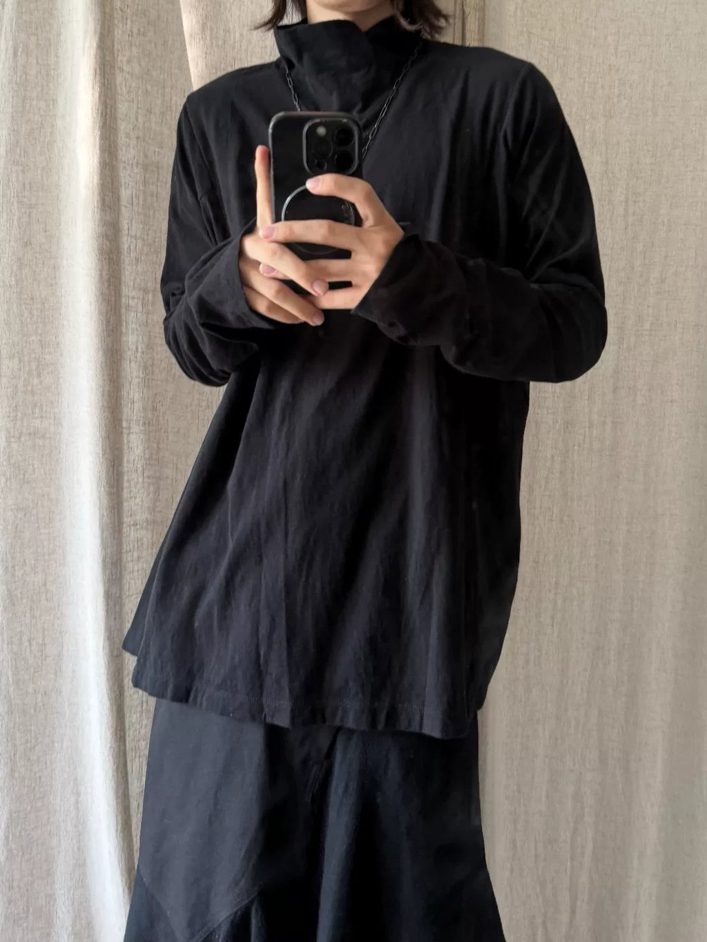 Julius V-Cut Turtleneck Nop Jersey Sweater