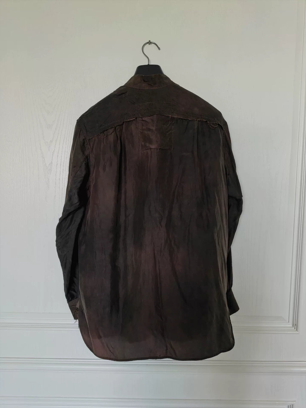 ziggy chen 23ss This is a cold-dyed rust-red accordion-pleated long-sleeved shirt