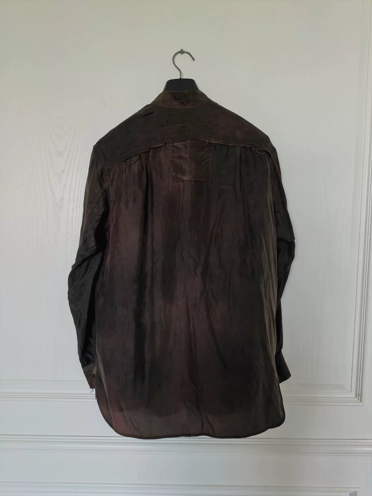 ziggy chen 23ss This is a cold-dyed rust-red accordion-pleated long-sleeved shirt