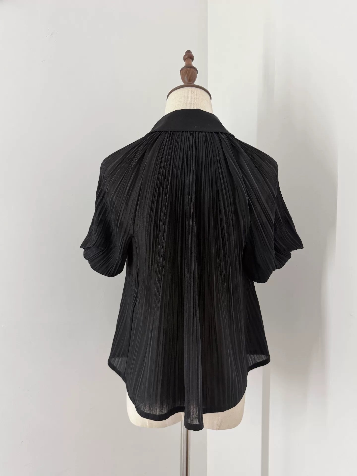 Comme Des Garcons Pleated Round Collar Shirt - Devines