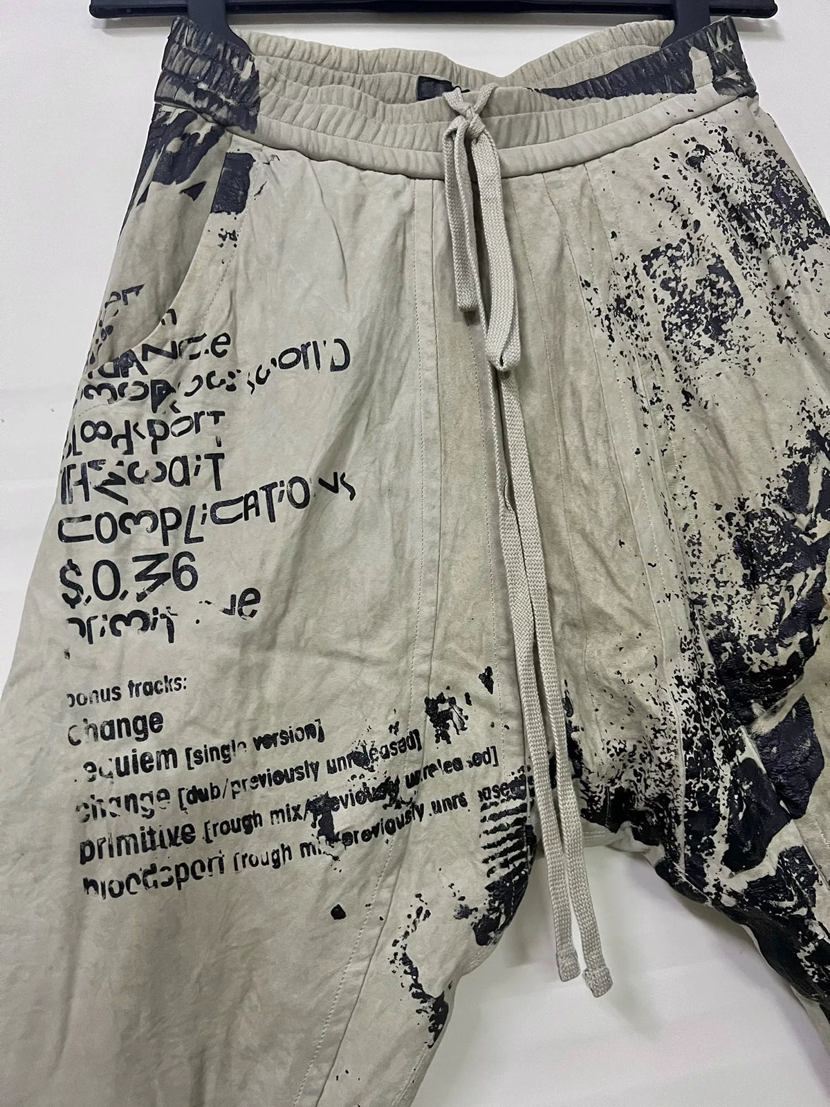 Julius_7 Suede Loose Drop-Crotch Cropped Shorts