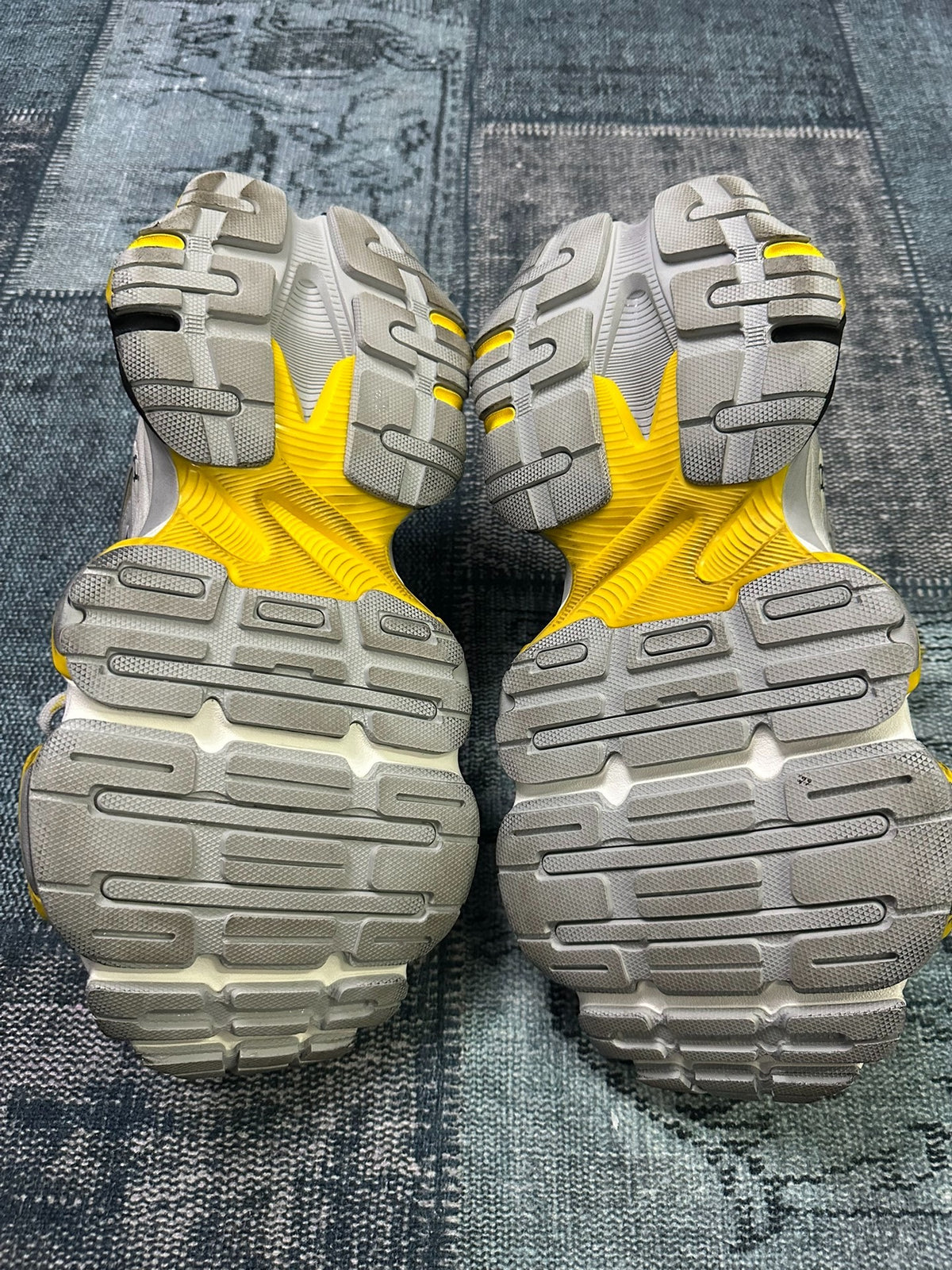 Balenciaga cargo silver-white-yellow  Runway Shoes