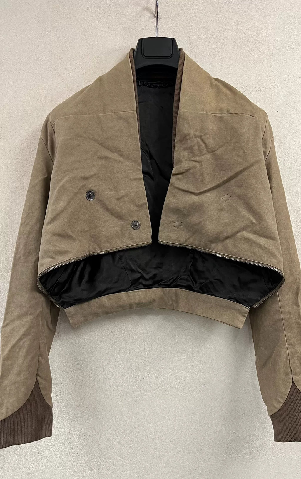Julius_7 Short Cropped Asymmetric Cape Jacket