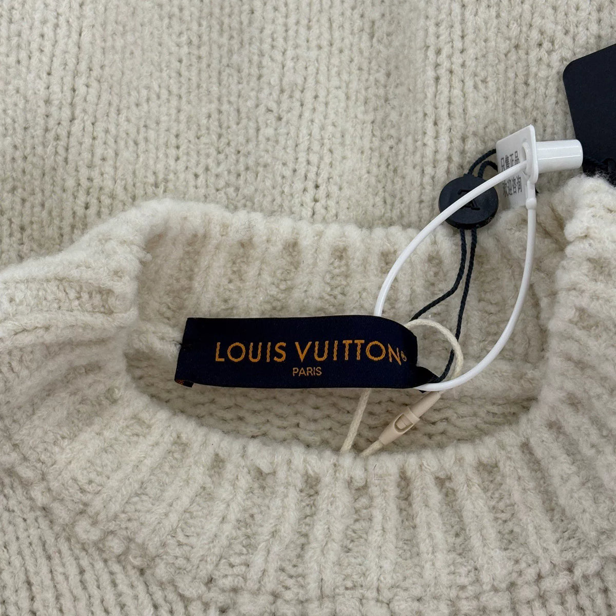 Louis Vuitton LV 2025 new model off-white embroidered teddy sweater