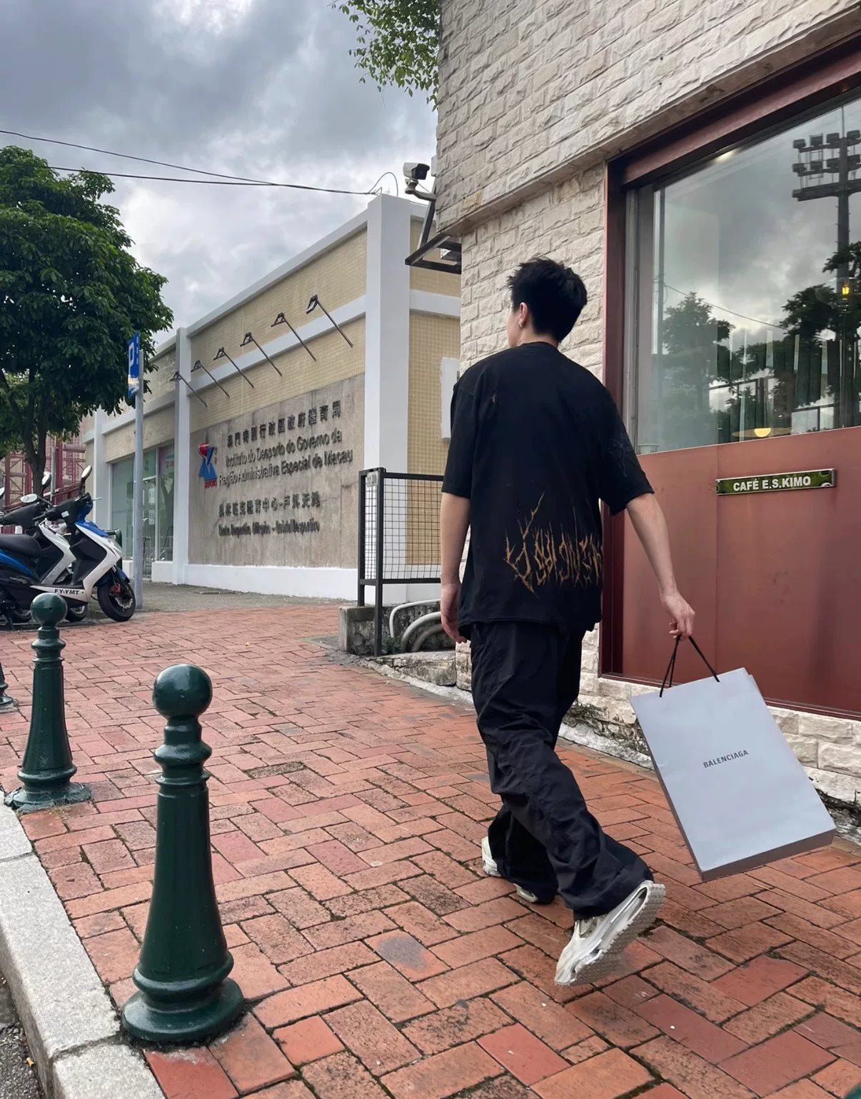 Balenciaga Night Scene Paris Eiffel Tower Flame Letter Logo Distressed Destroyed Short-Sleeve Shirt