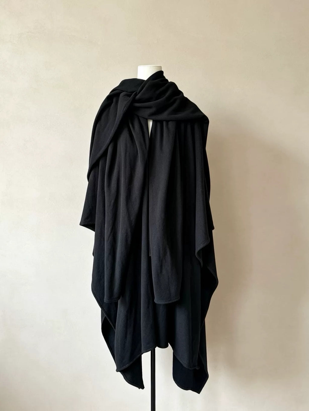 Yohji Yamamoto 12aw Runway Deconstructed Scarf Cape