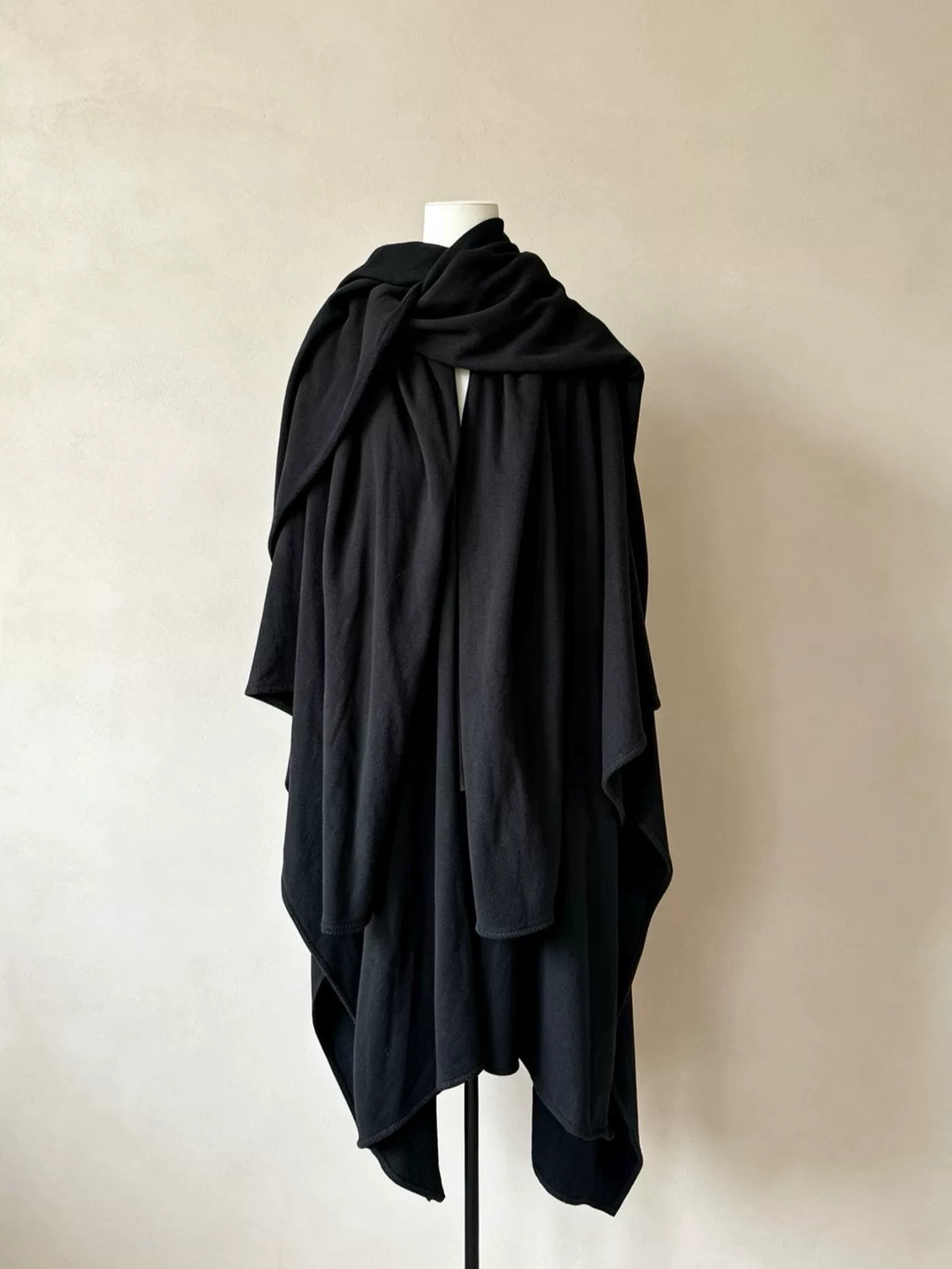 Yohji Yamamoto 12aw Runway Deconstructed Scarf Cape