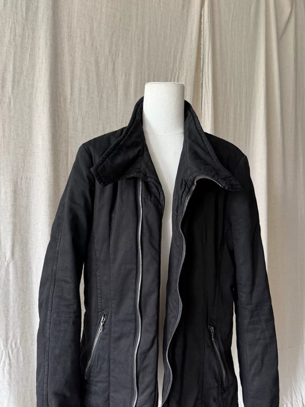 Julius AW11 Stand-Collar Diagonal Zip Quilted Cotton Jacket