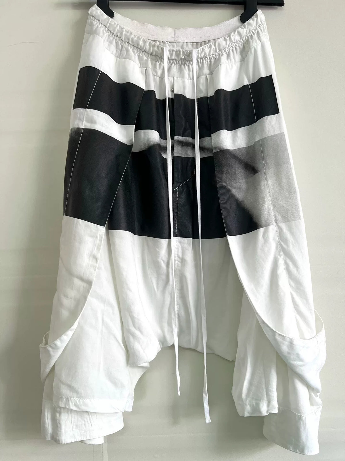 Julius_7 Double-Layer Structure Inkjet Printed Cropped Pants