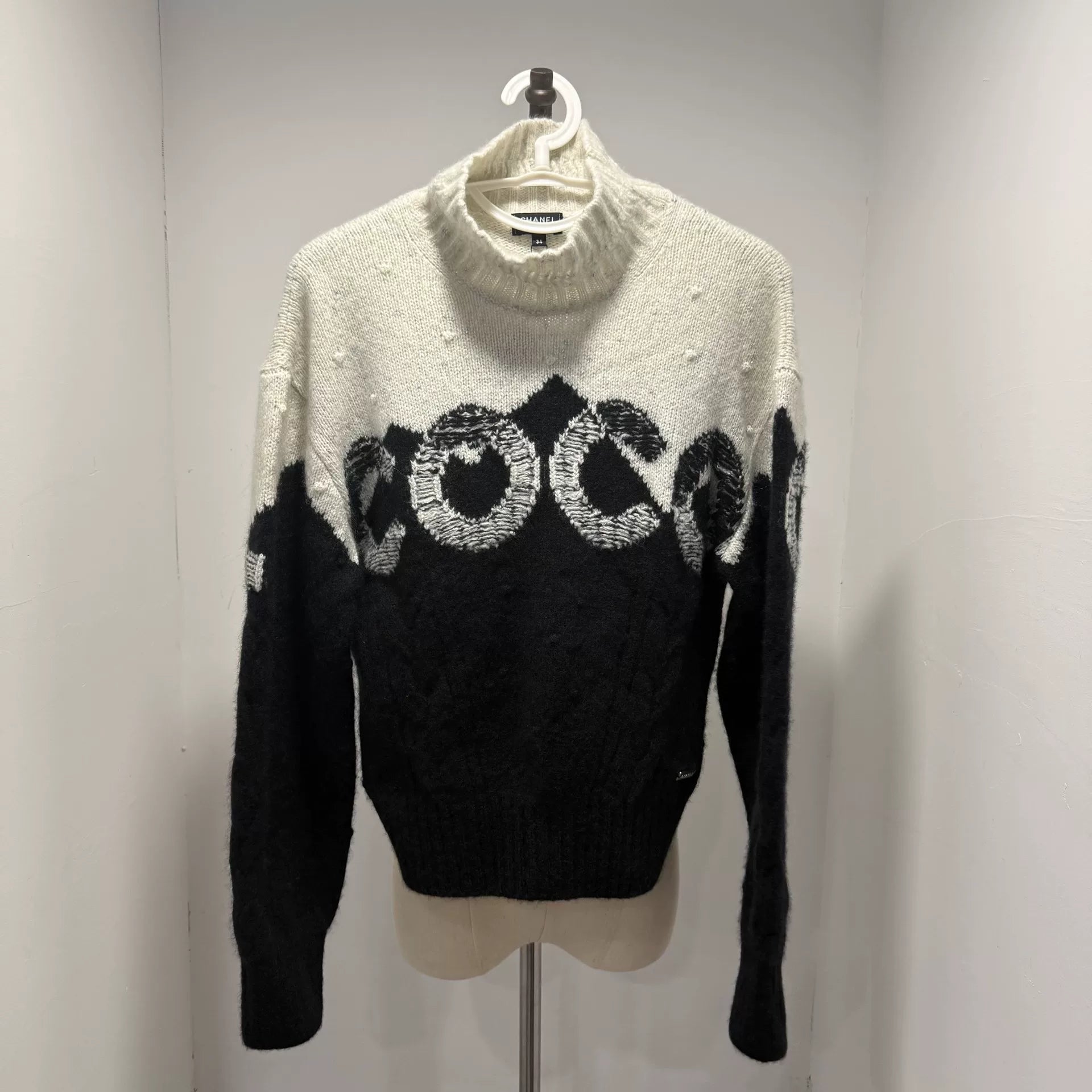 Chanel 21n Coco Neige Black White Color-Blocked Sweater